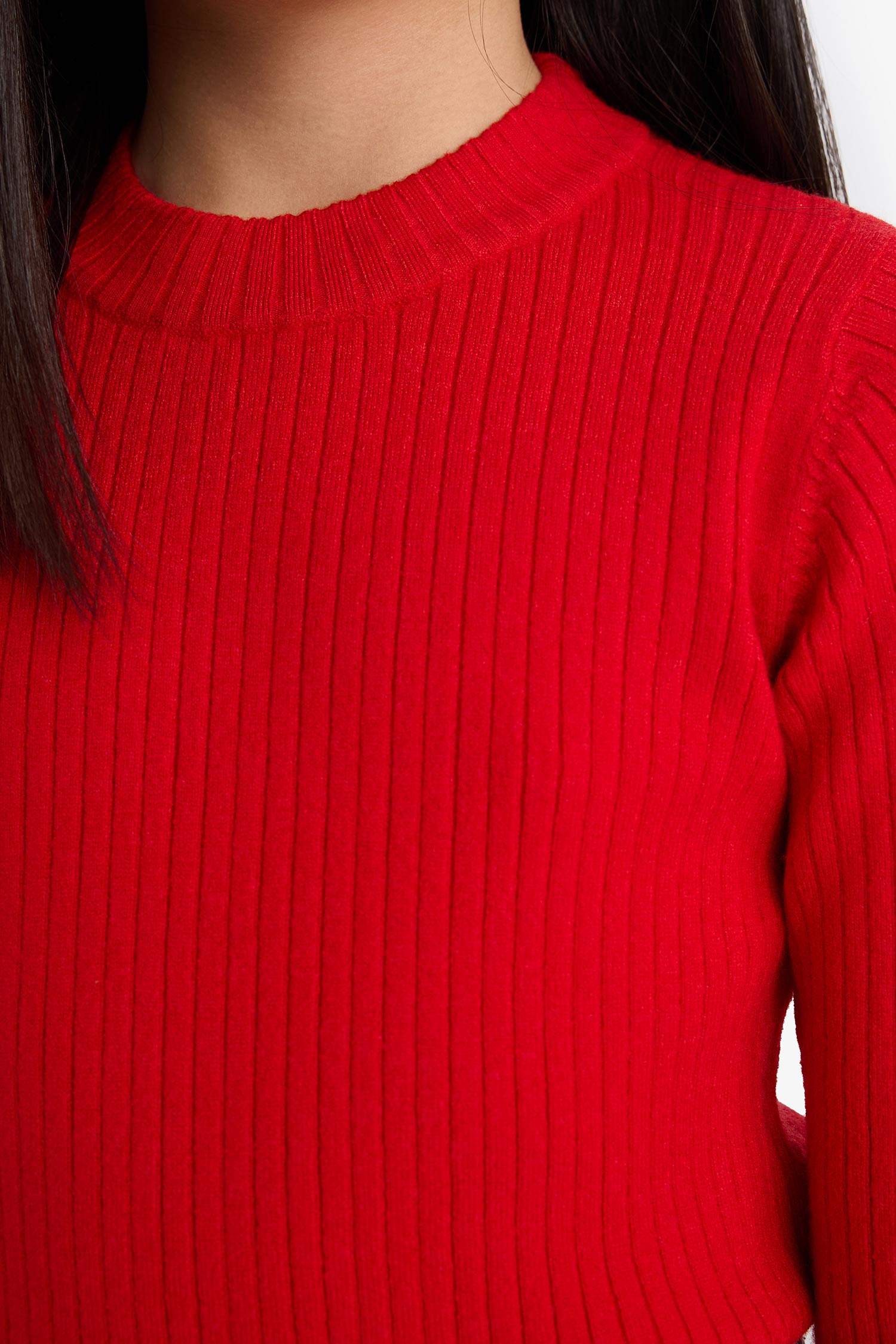 Рибана-свитер для девочки с круглым вырезом и облегающим кроем