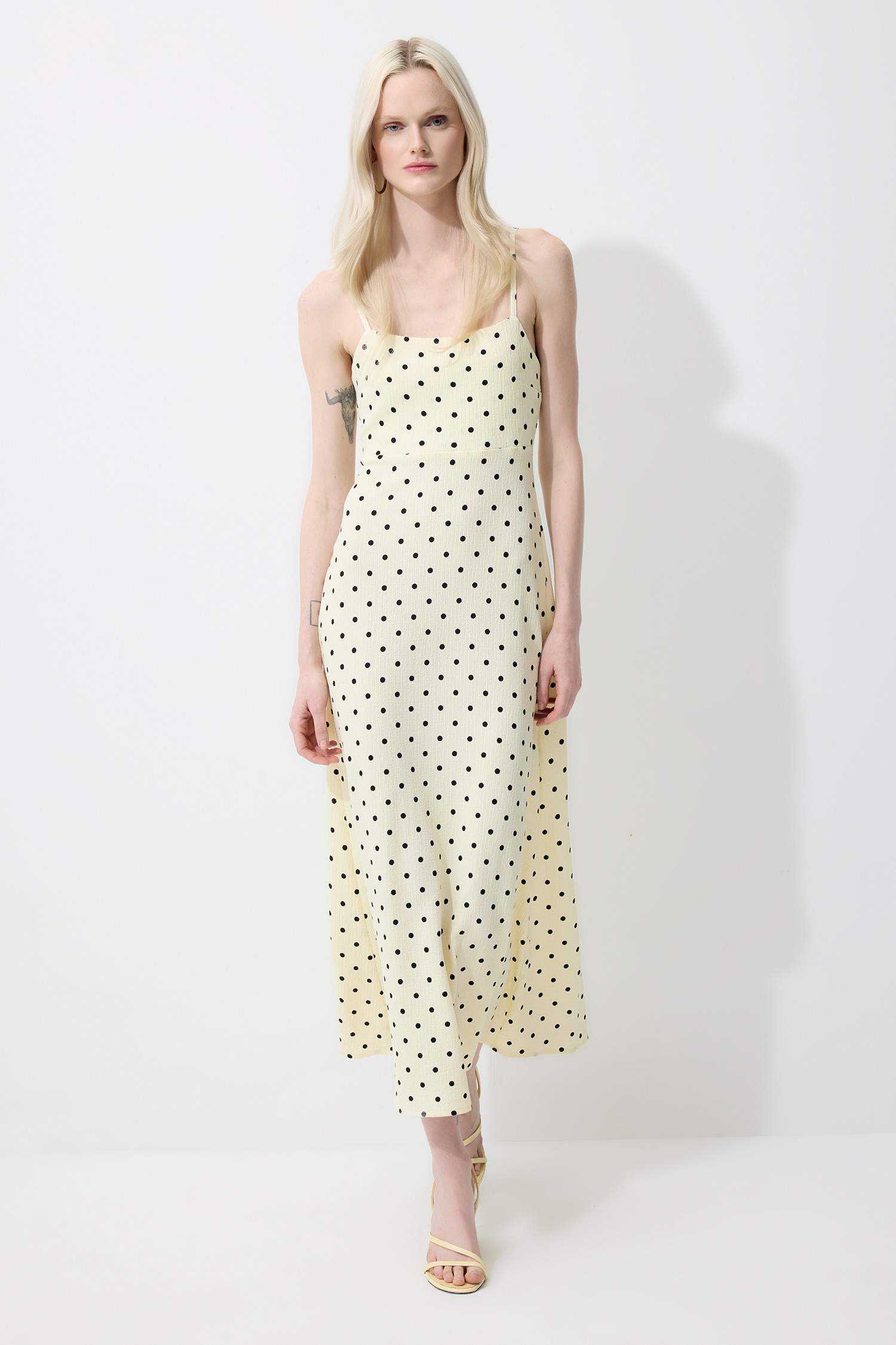 Платье макси с U-образным вырезом и принтом в горошек