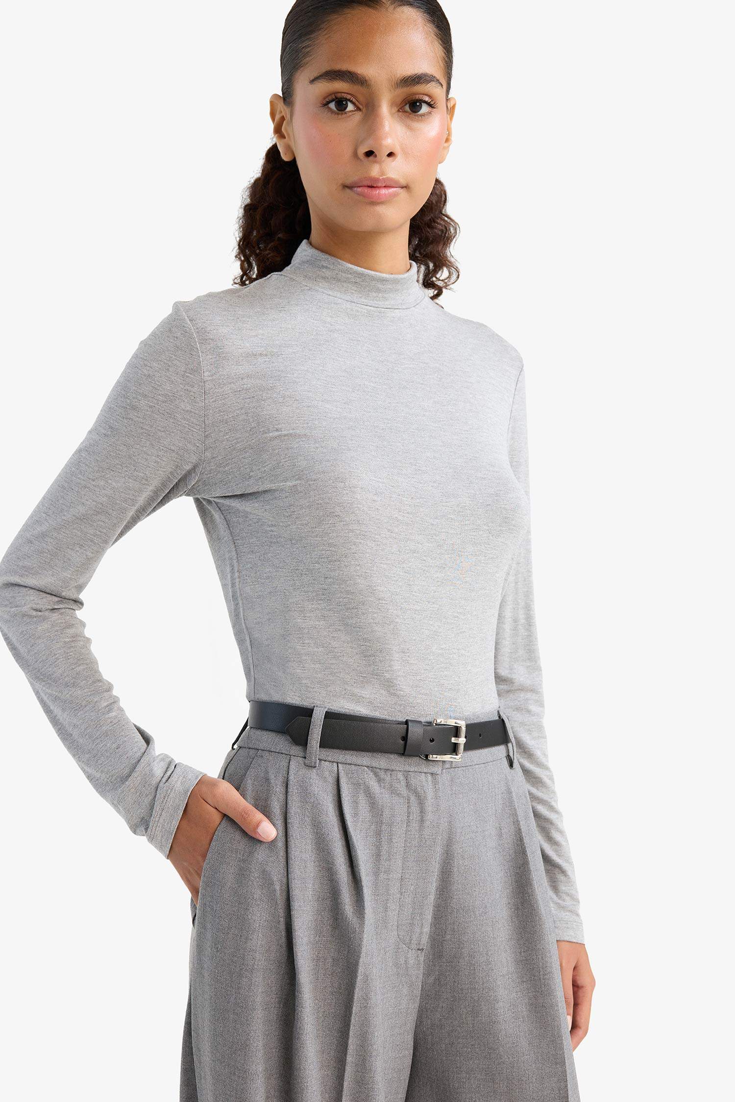 تيشيرت ردن طويل بيزك سادة سليم فيت هاينك