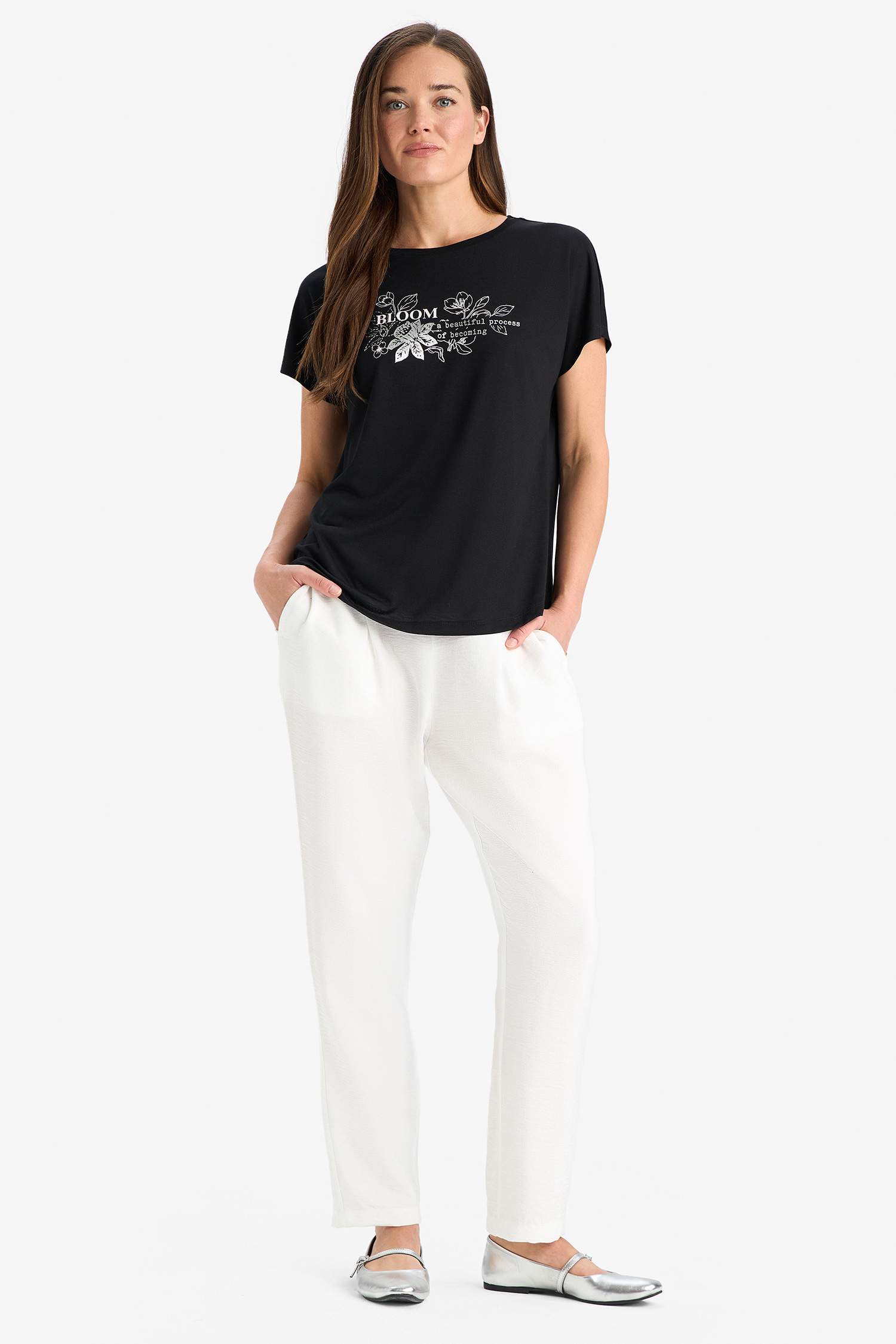 Bisiklet Yaka Çiçekli Kısa Kollu Tişört