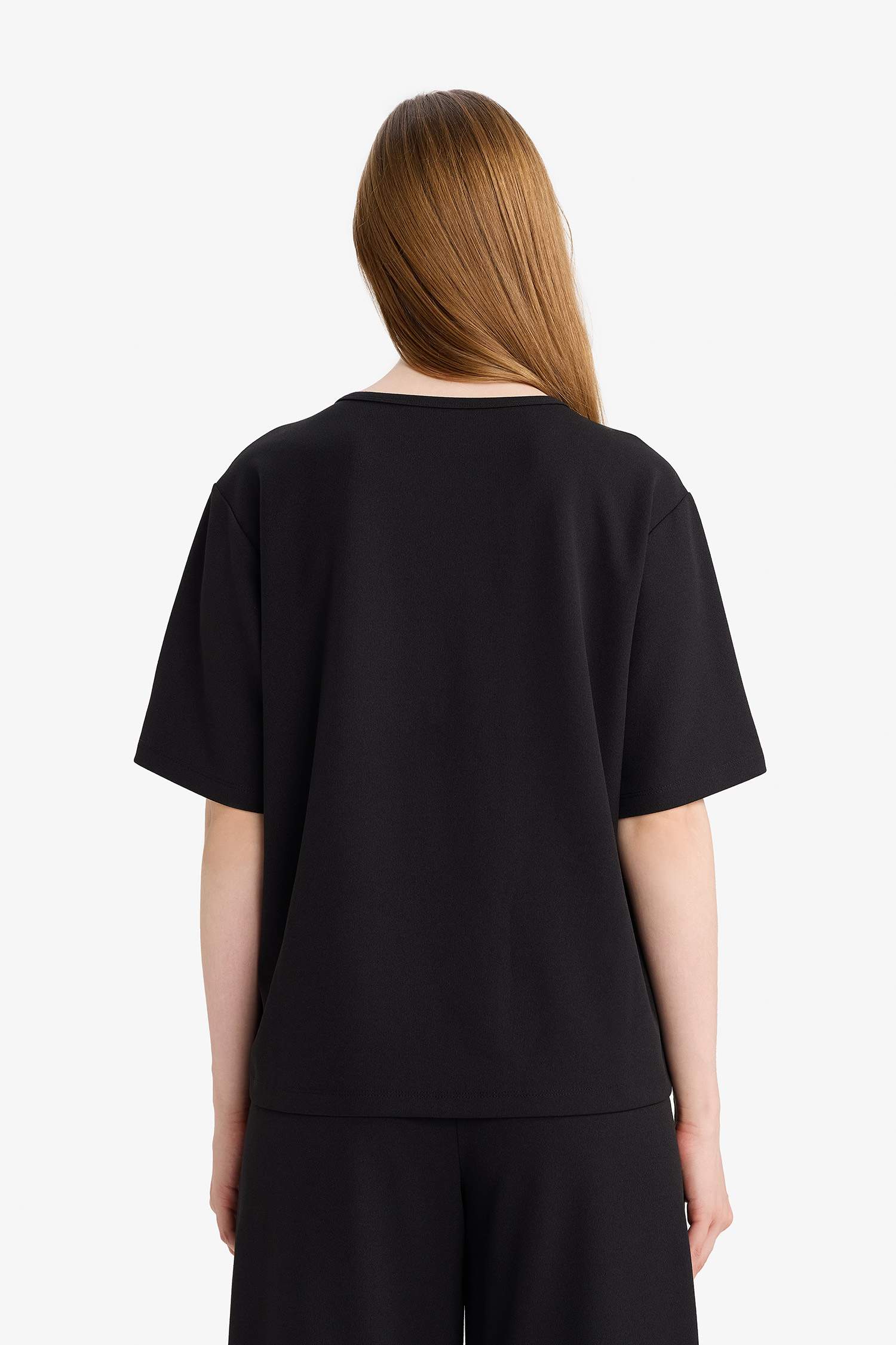 تيشيرت نص ردن كريب مطرز قصة عادية وياخة مستديرة