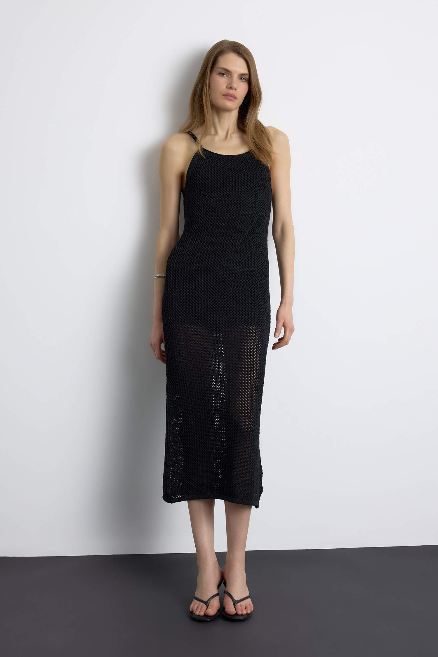 Платье макси с воротником-халтер, базовое, без рукавов