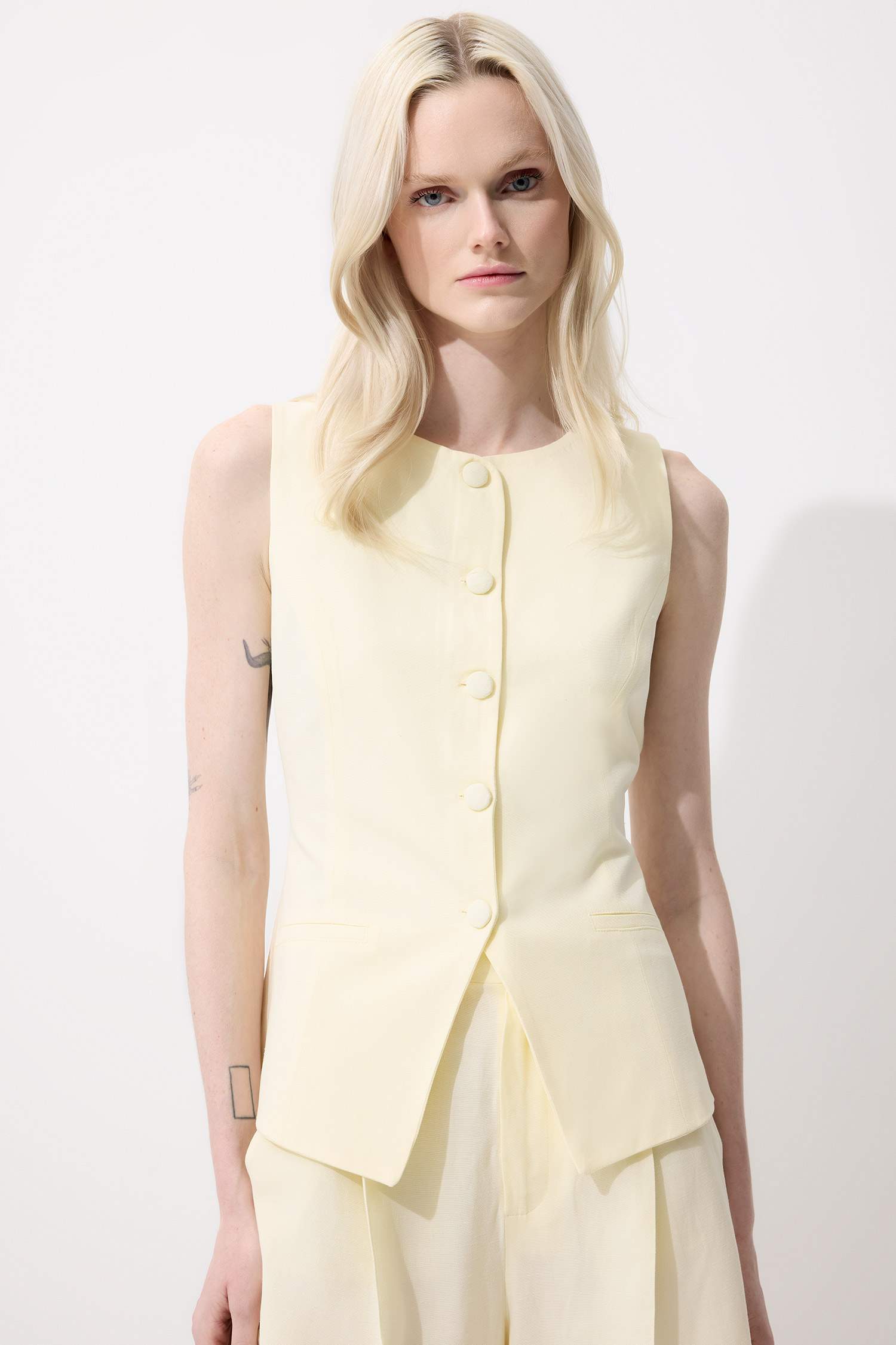 جيلي سليم فيت برقبة مستديرة