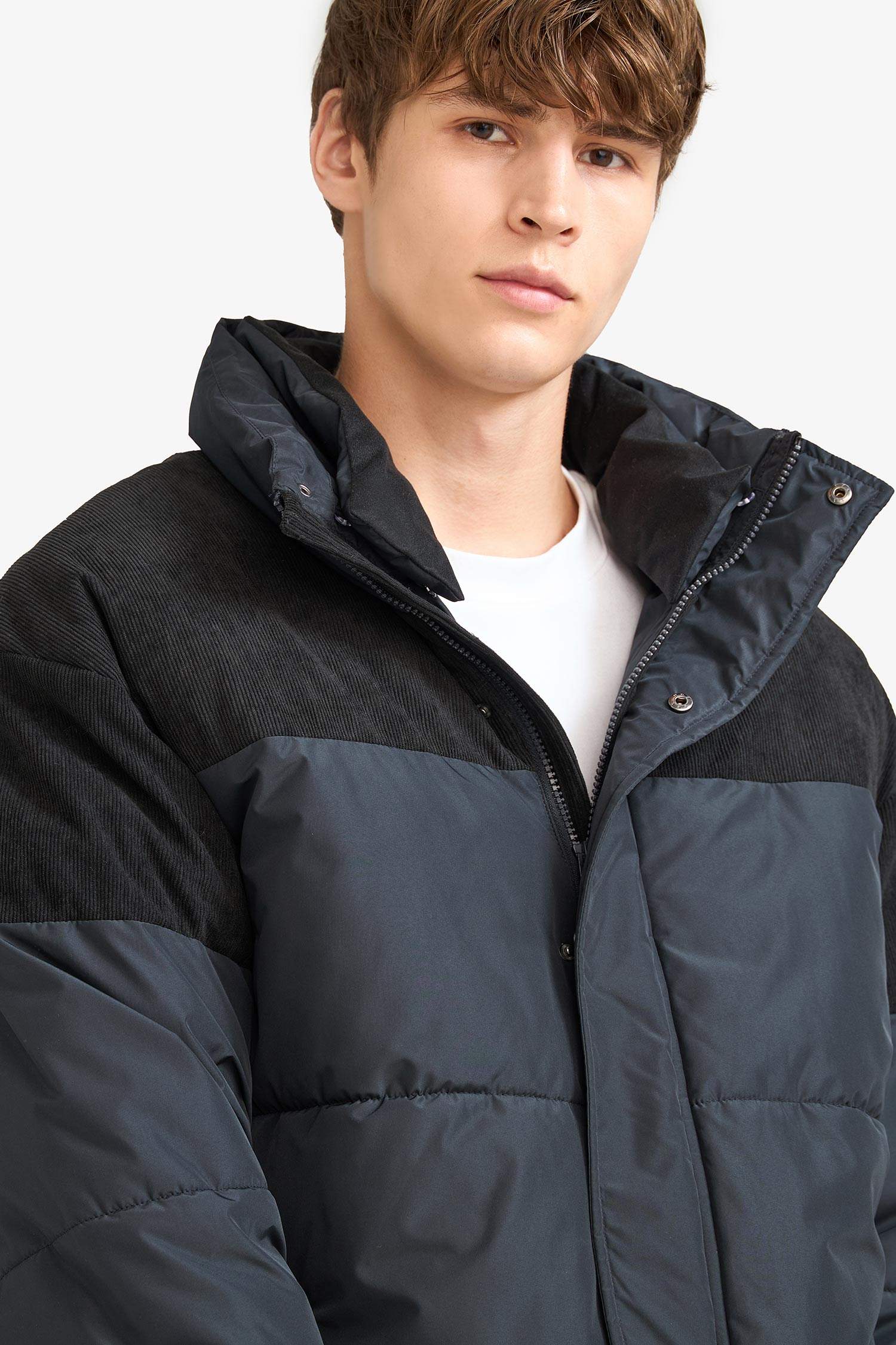 جاكيت بامب اوفر سايز بياقة عالية مبطن