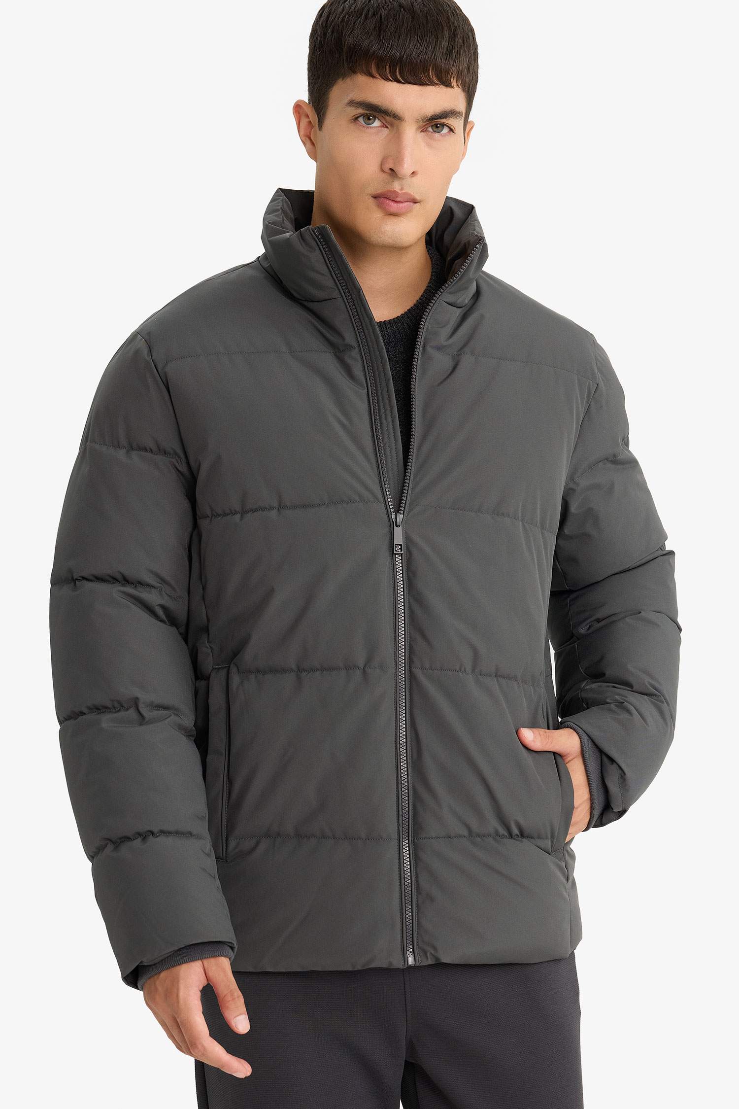 Водоотталкивающий пиджак с карманами на молнии и стоячим воротником, стандартная посадка