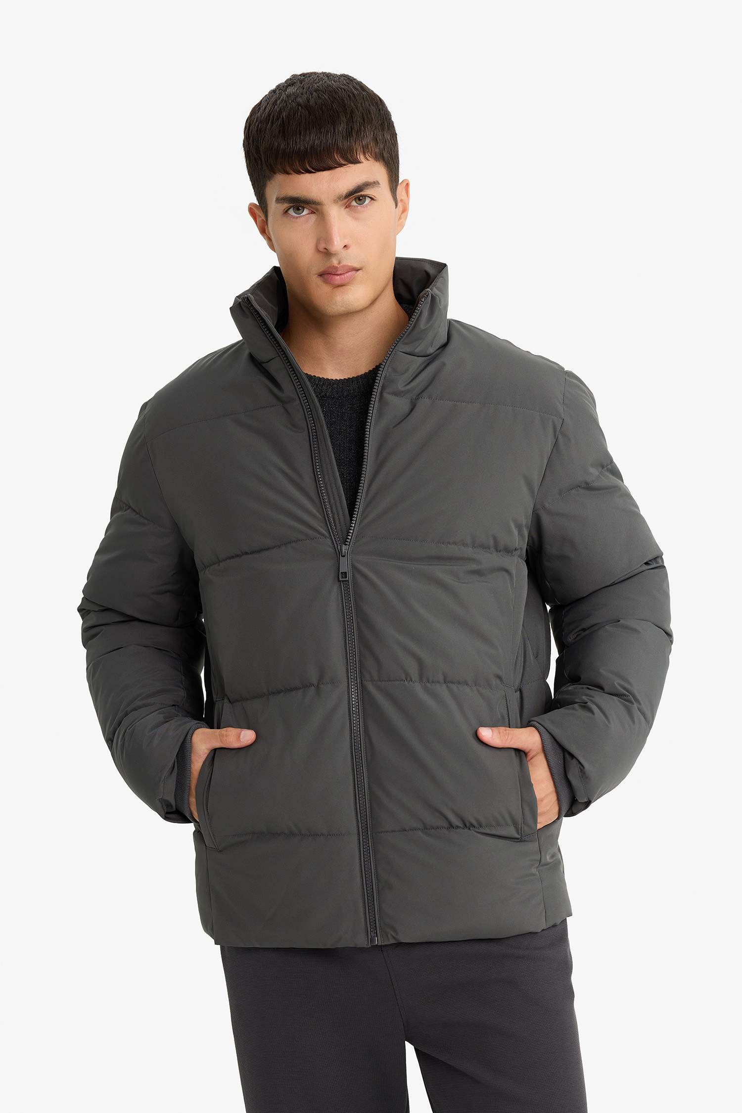 Водоотталкивающий пиджак с карманами на молнии и стоячим воротником, стандартная посадка