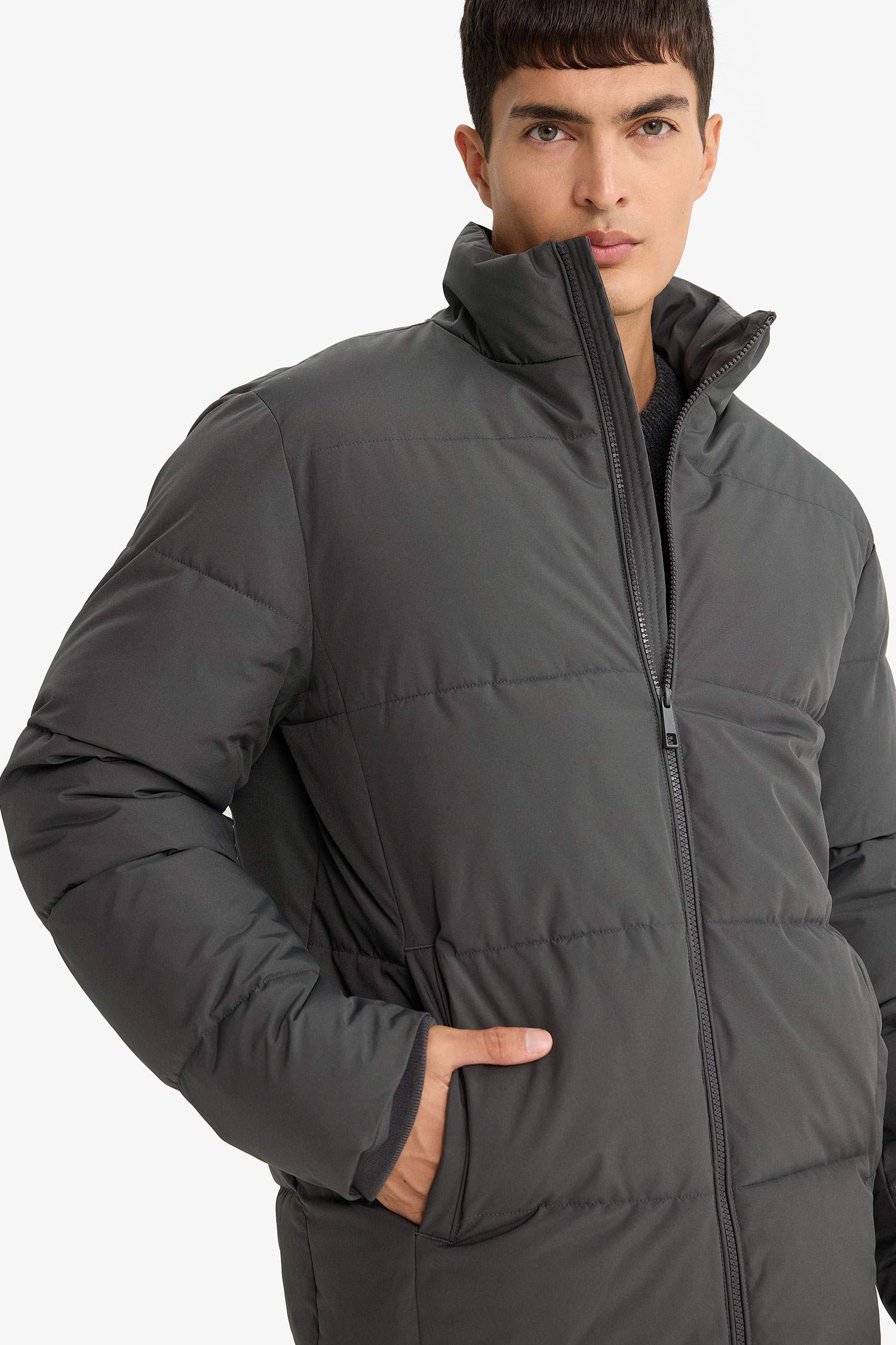 Водоотталкивающий пиджак с карманами на молнии и стоячим воротником, стандартная посадка