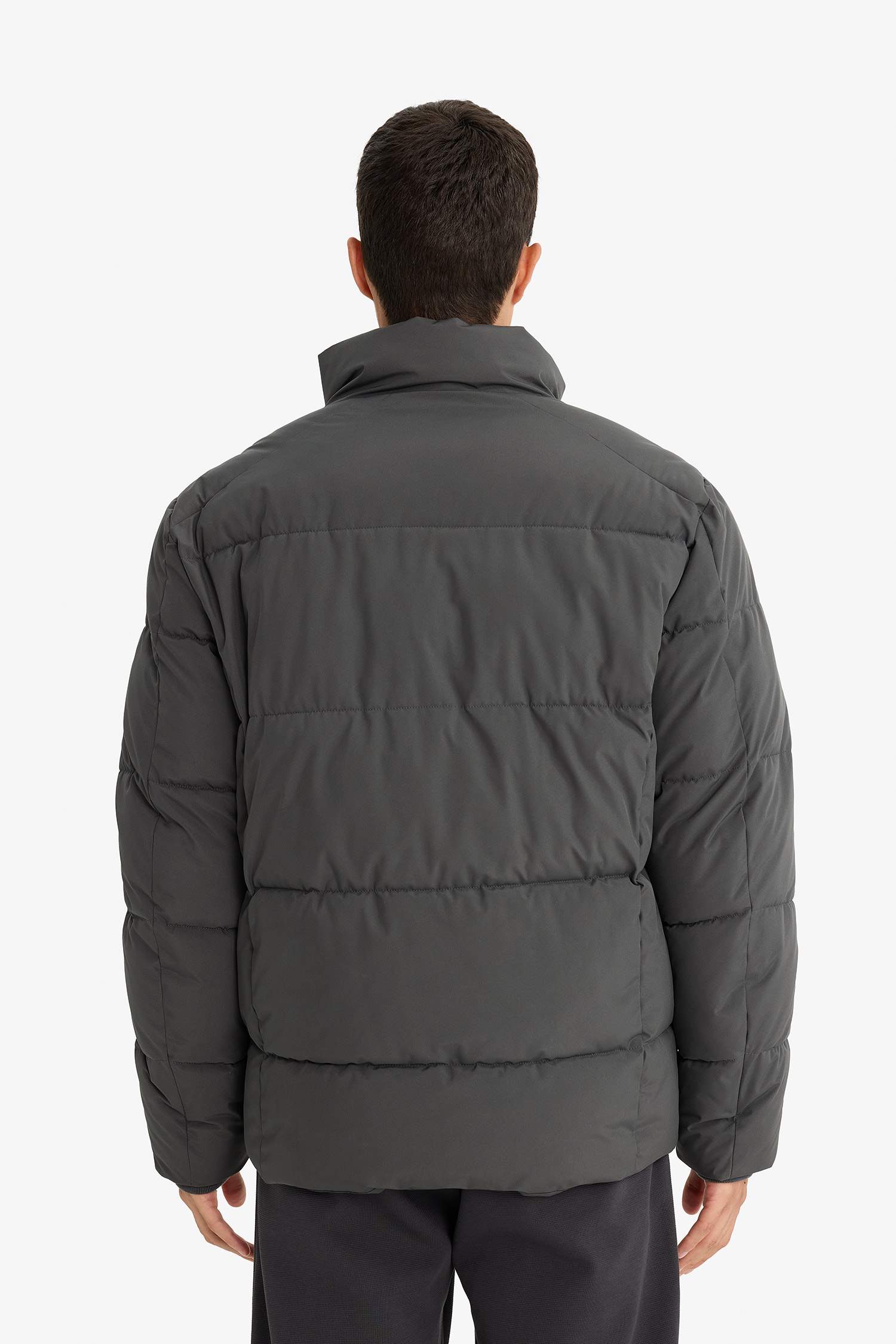 Водоотталкивающий пиджак с карманами на молнии и стоячим воротником, стандартная посадка