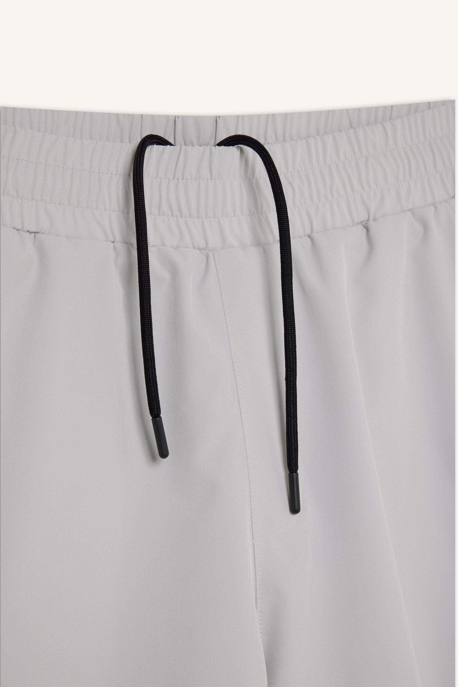 Slim Fit Dar Kesim Sporcu İçi Taytlı Dokuma Şort