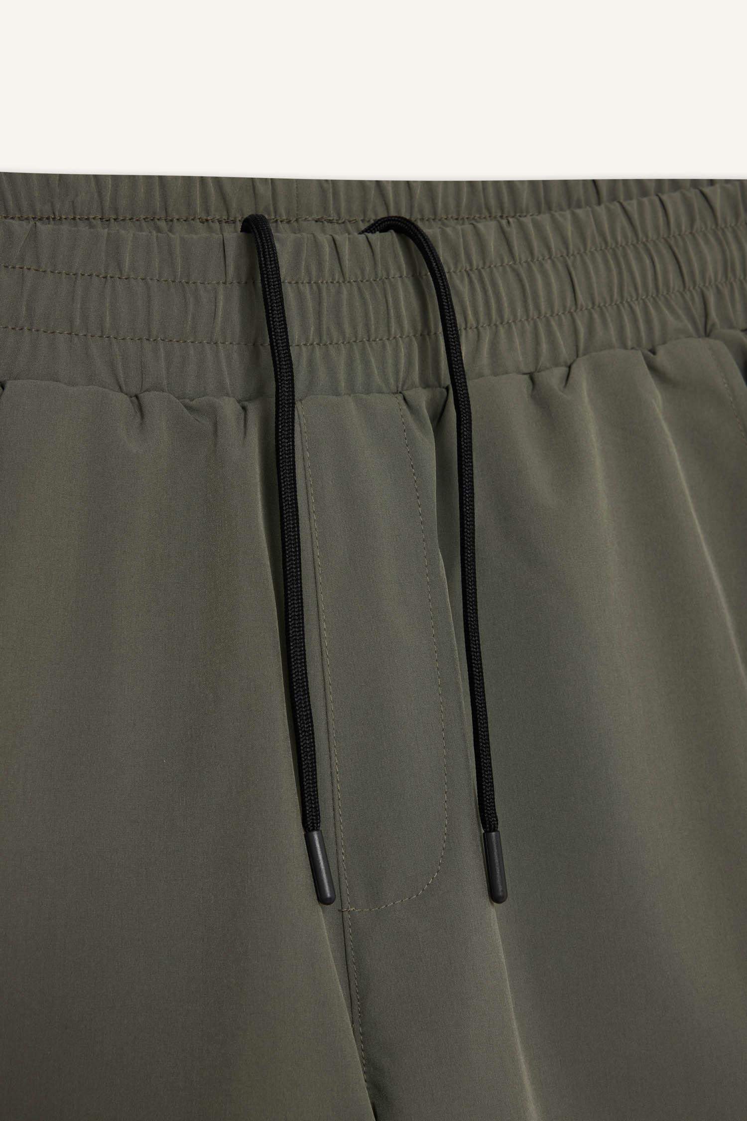 Slim Fit Dar Kesim Sporcu İçi Taytlı Dokuma Şort