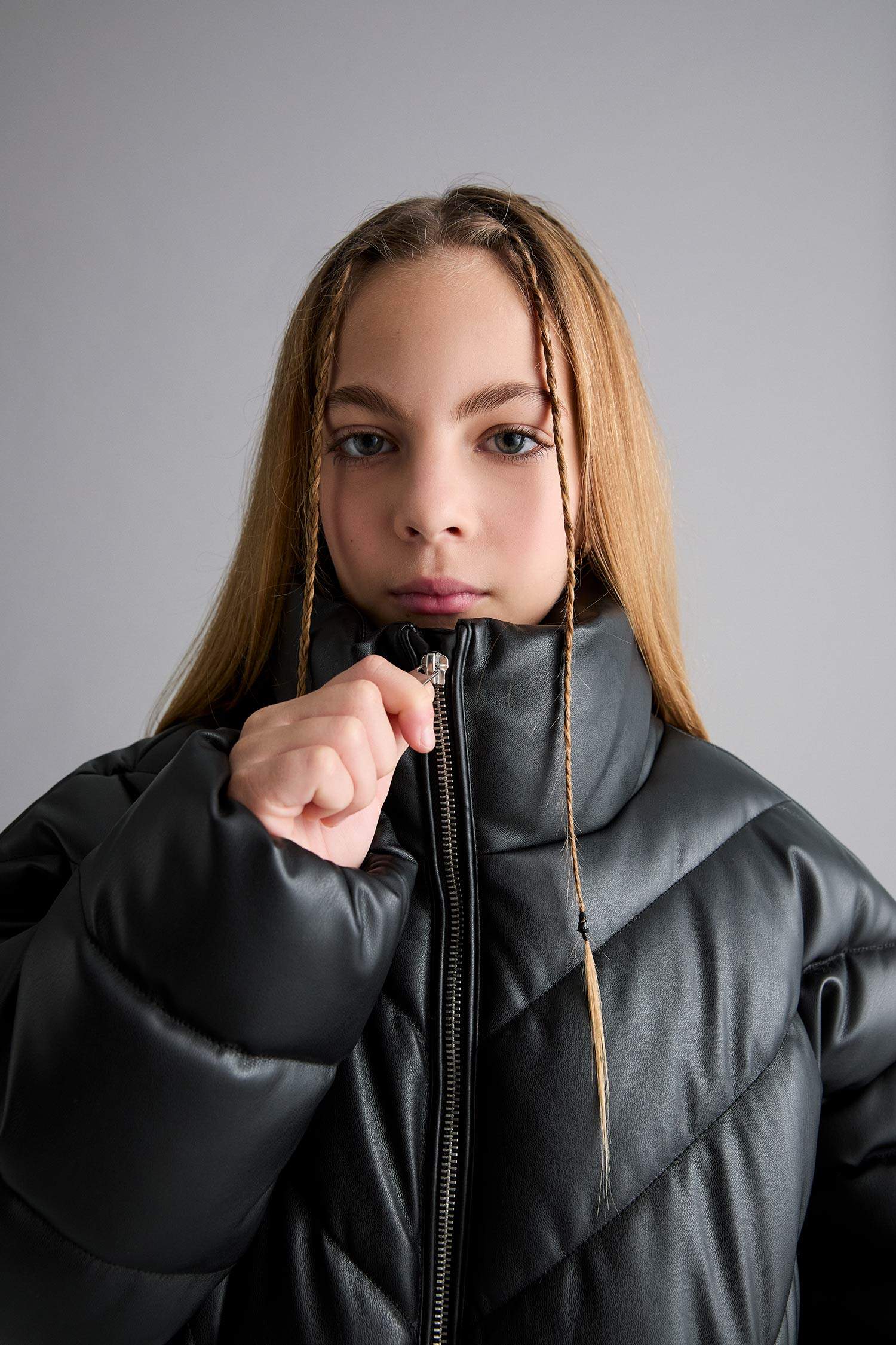 Kız Çocuk Dik Yaka Fermuarlı Şişme Mont 