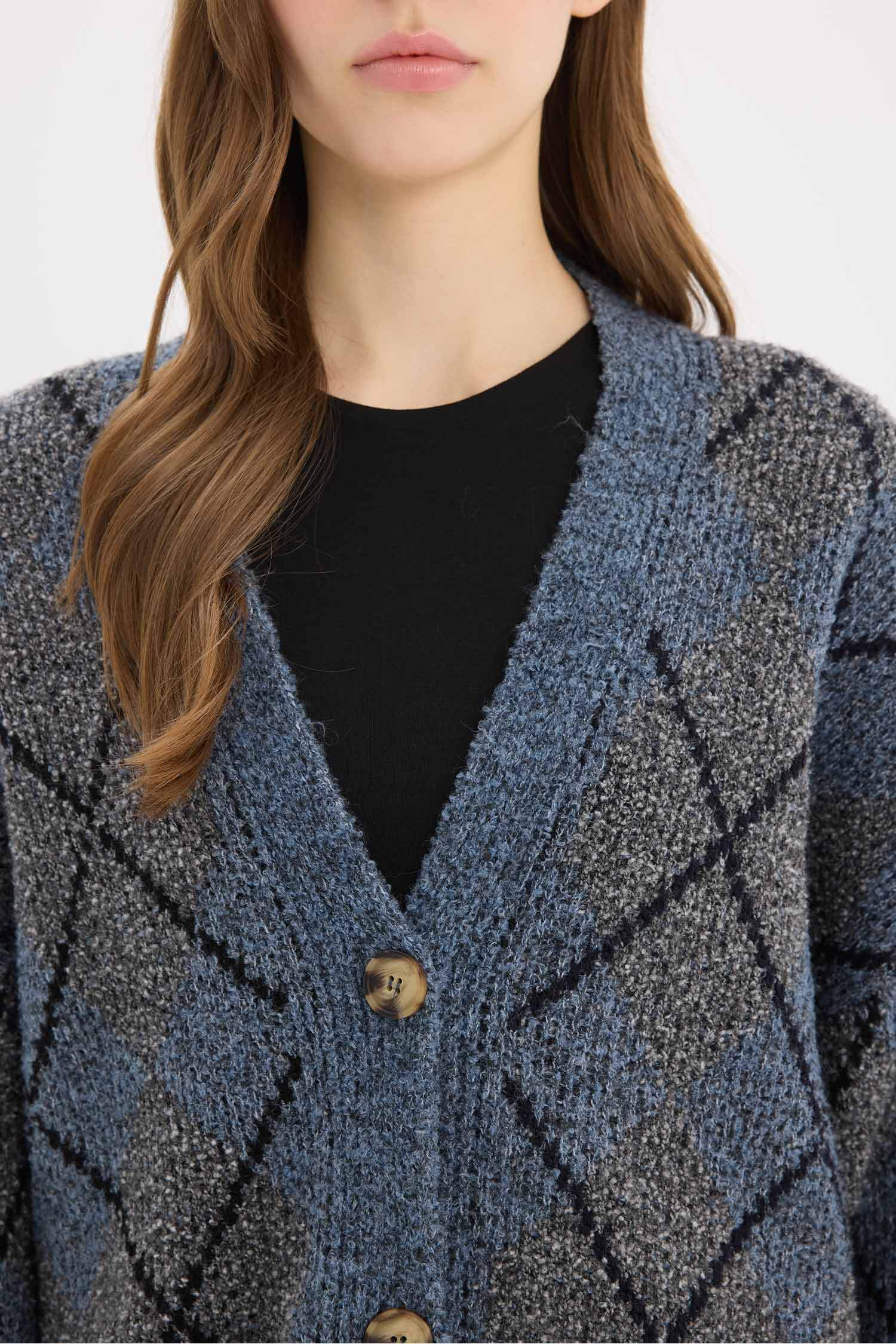 Regular Fit V Yaka Baklava Desen Düğmeli Triko Hırka