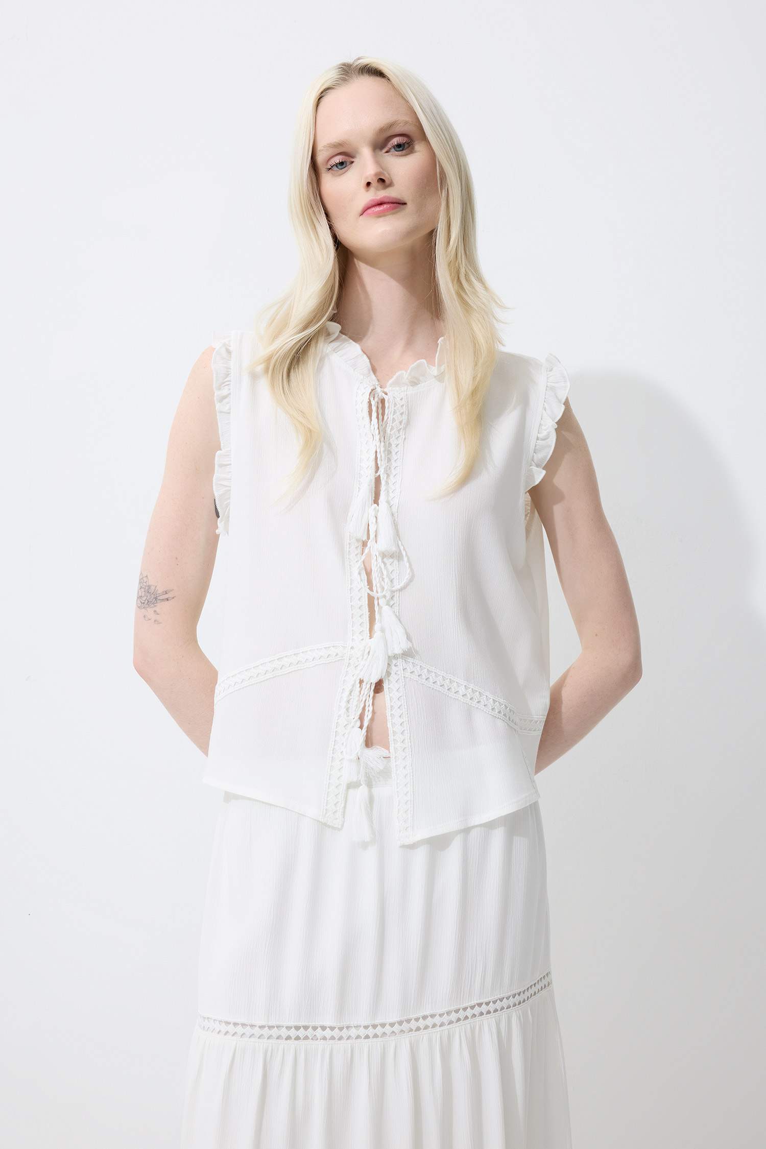 Блузка без рукавов с круглым вырезом, кринкл вискоза, стандартный крой