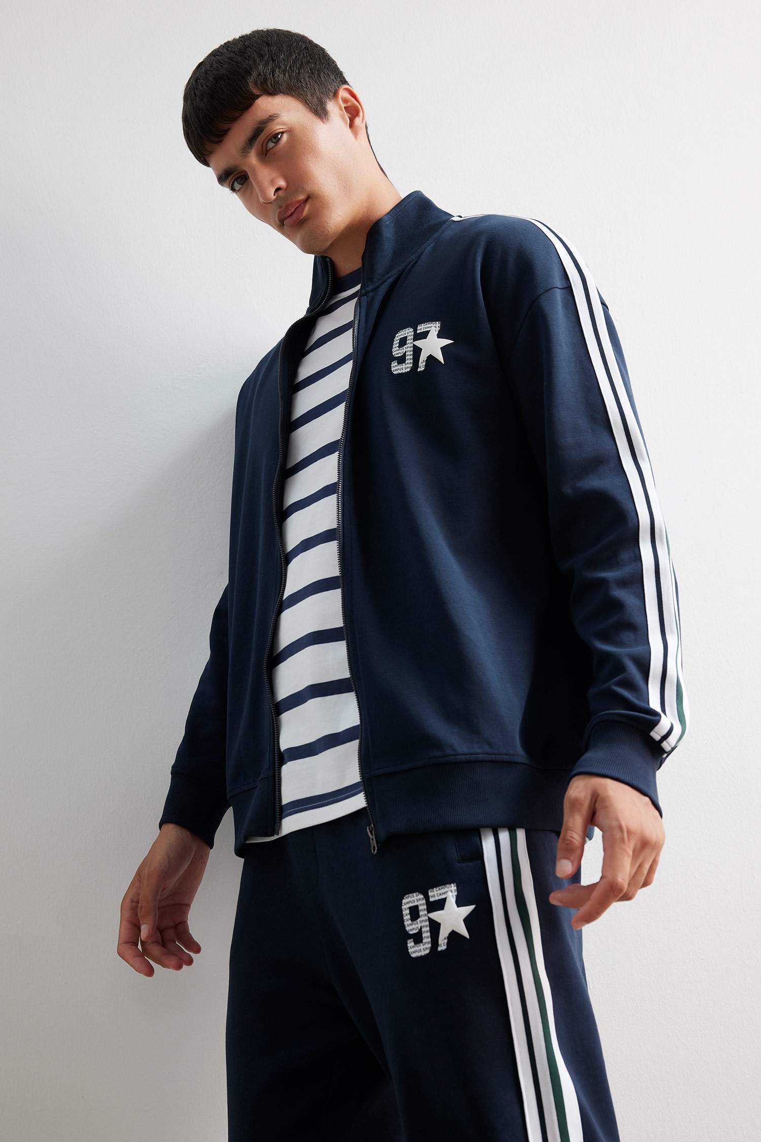 Boxy Fit Dik Yaka Baskılı Fermuarlı Sweatshirt