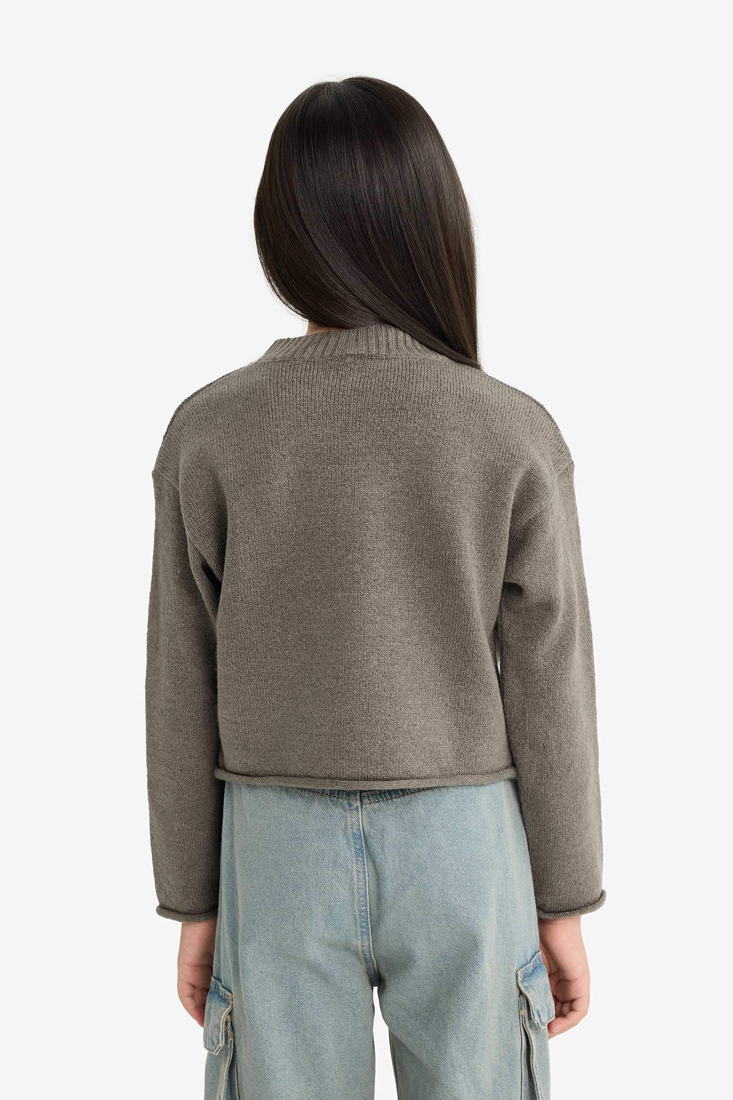 بلوفر بناتي قصة عادية برقبة مستديرة