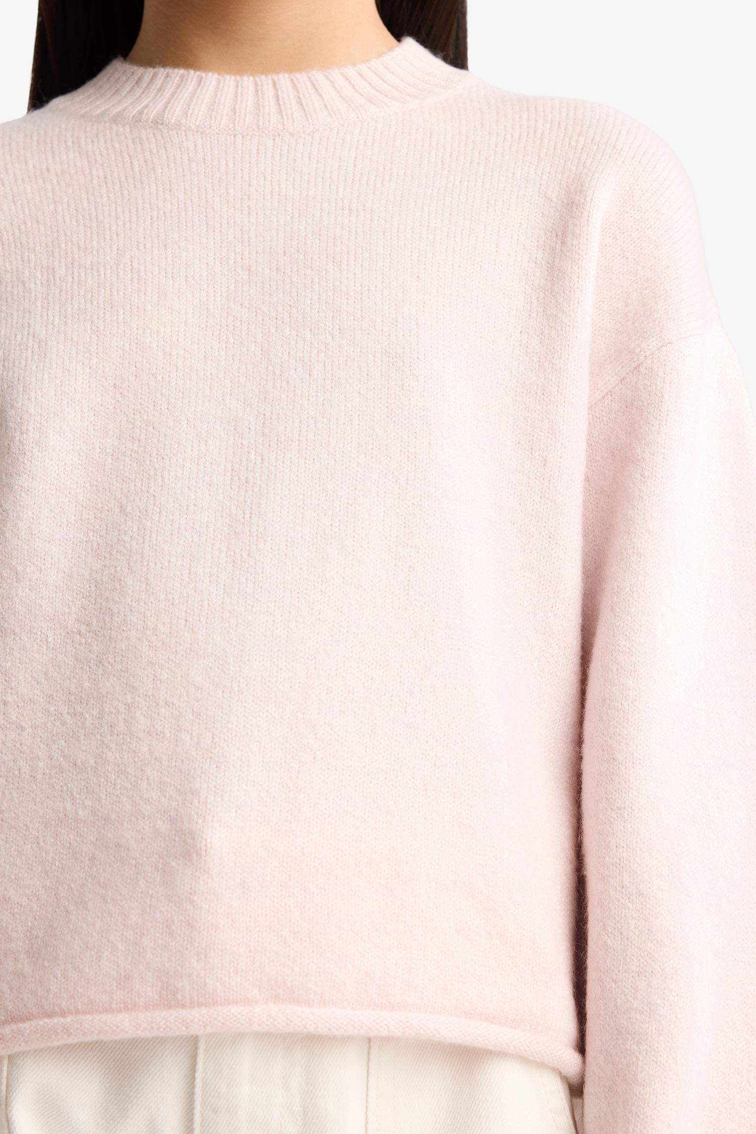 بلوفر بناتي قصة عادية برقبة مستديرة