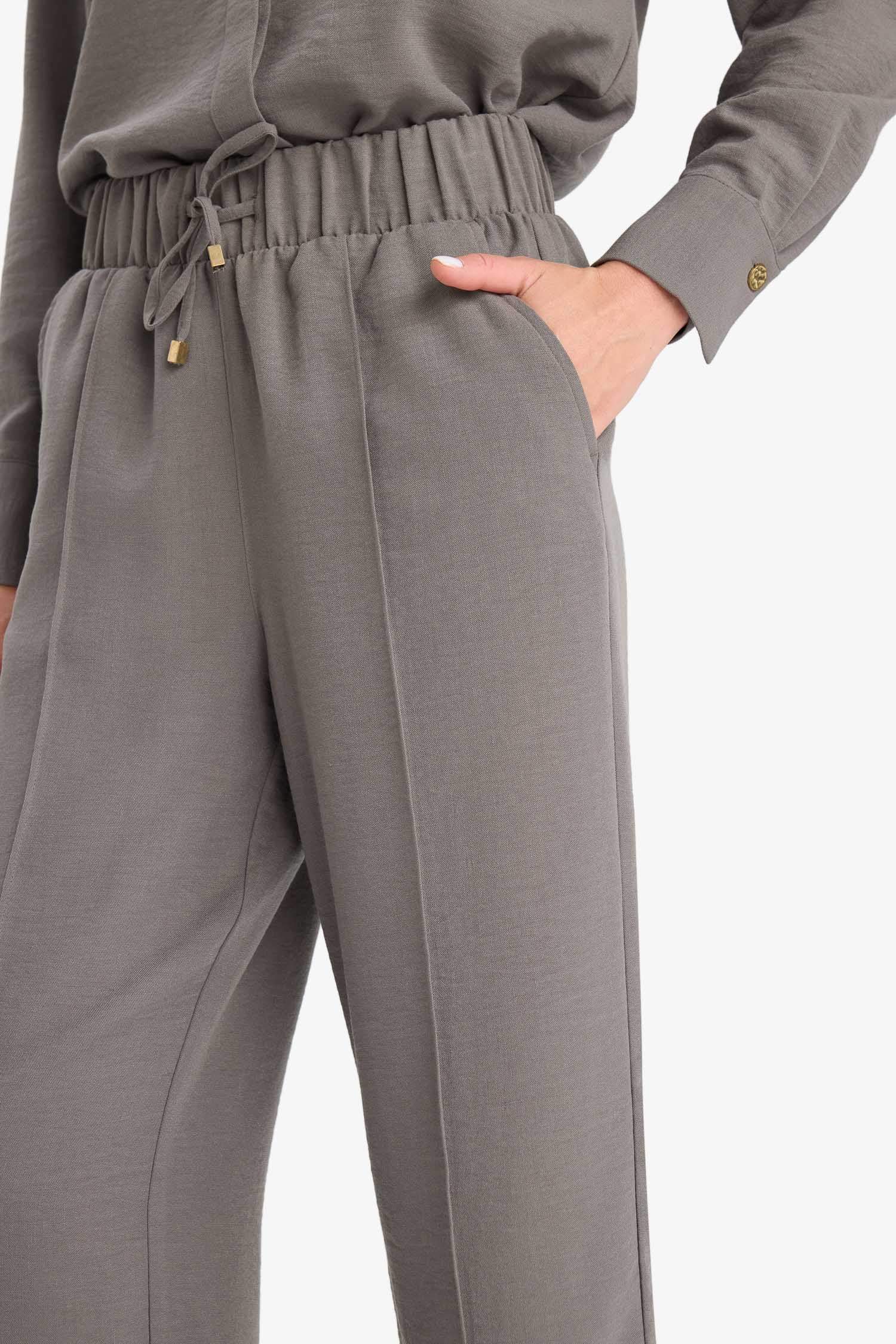 سروال ايروبين قصة عادية برجل عادي