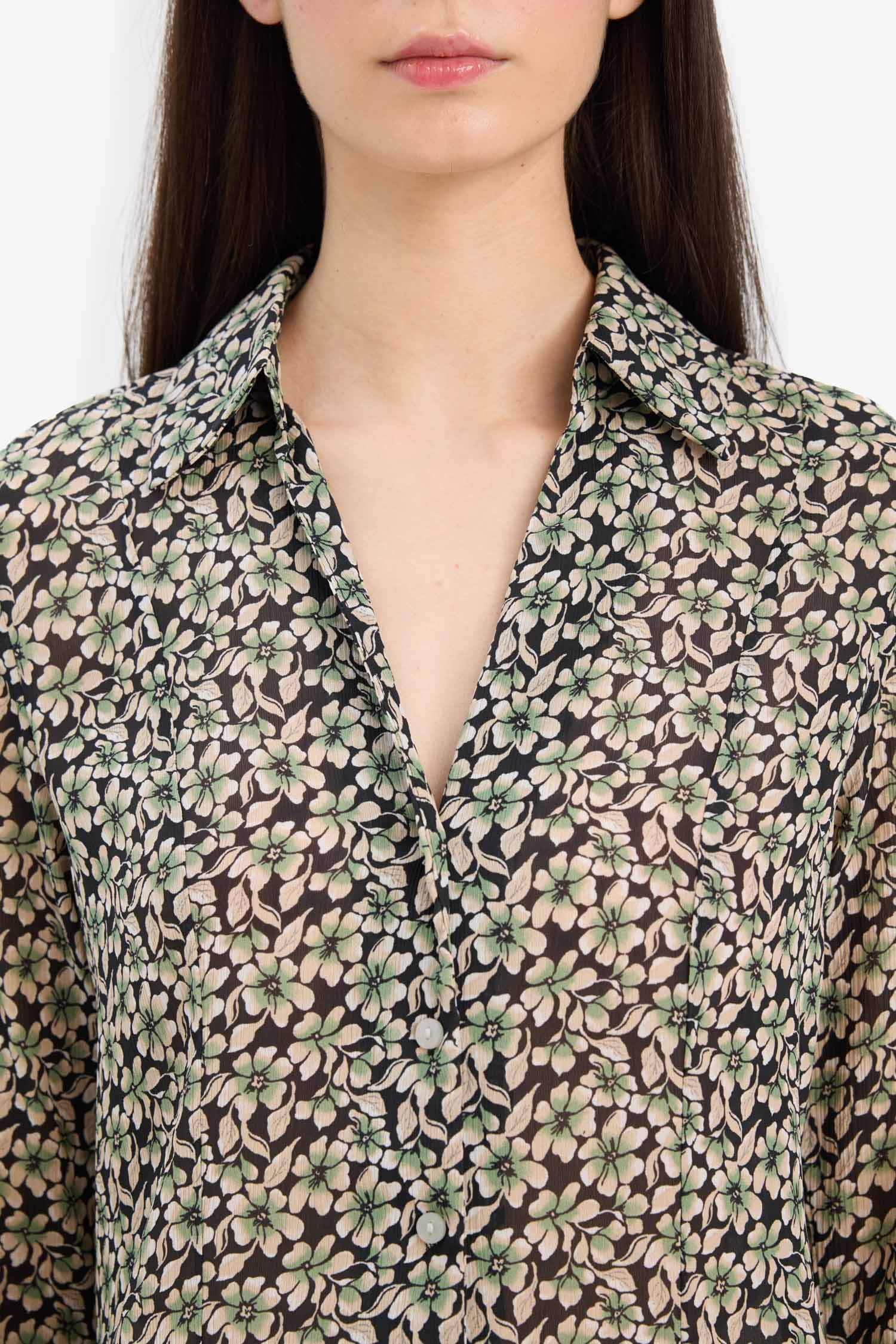 Chemise ajustée fleurie en mousseline à manches longues