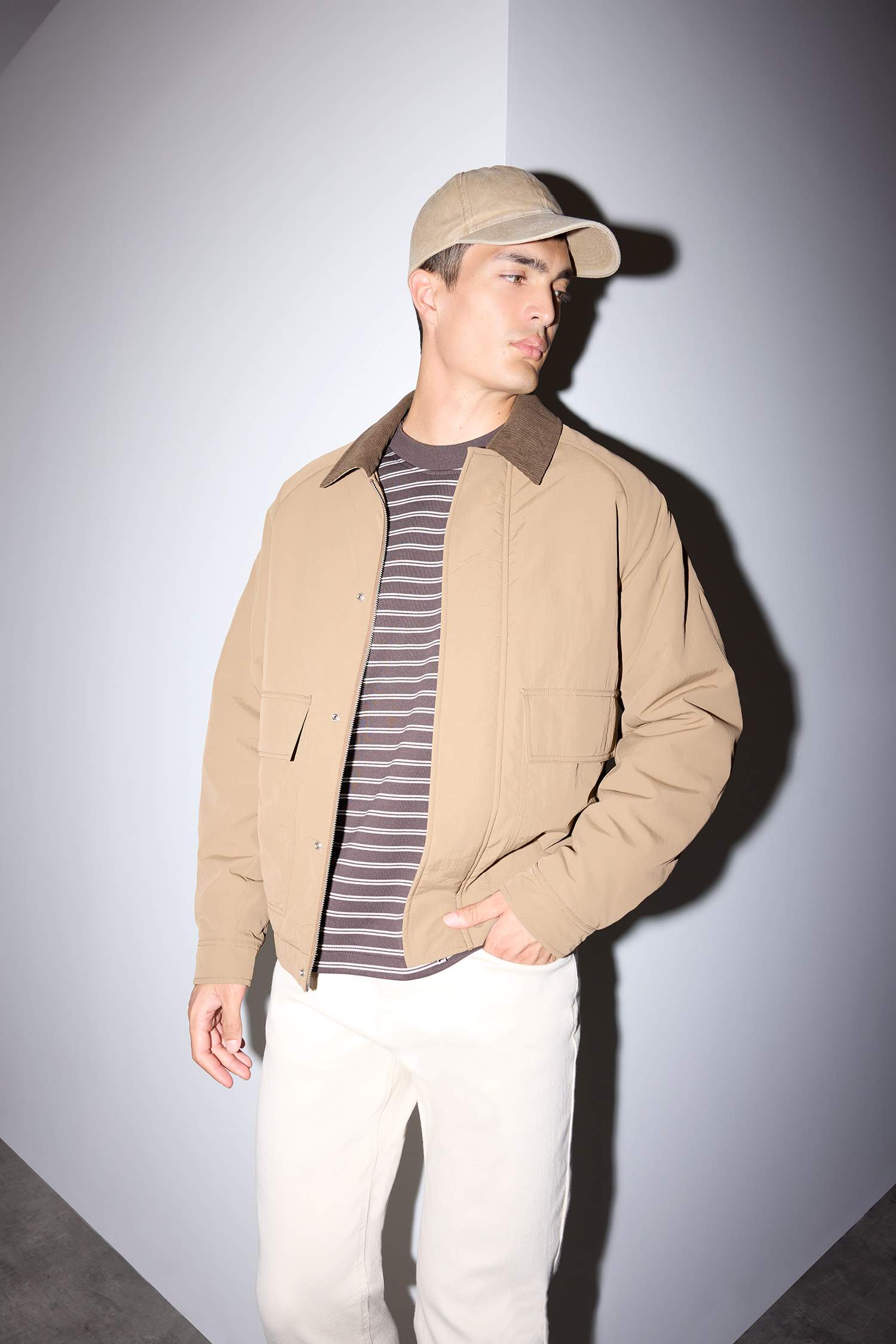 جاكيت دودون قصة عادية برقبة قميص