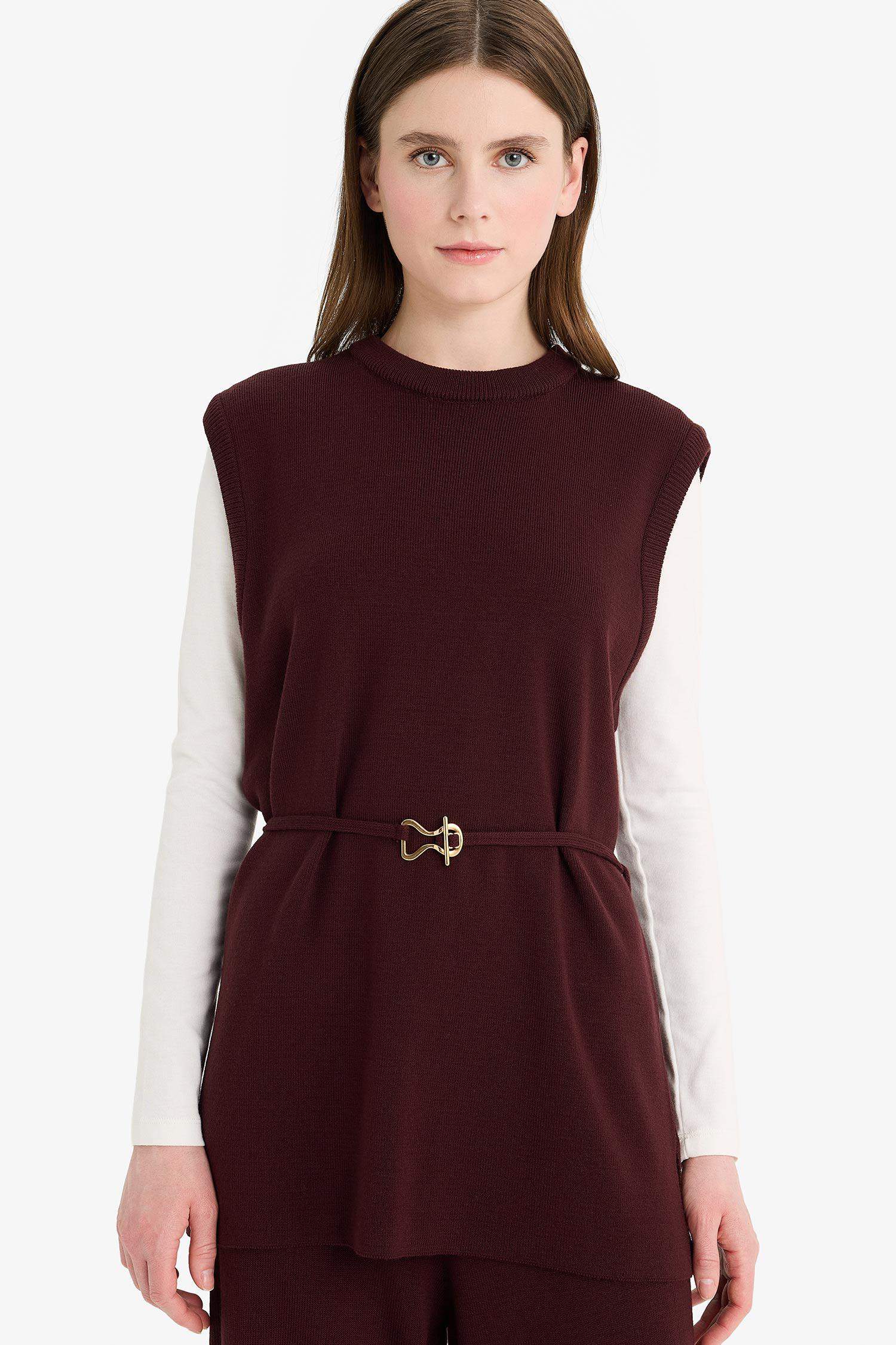 Crew Neck Belt Detail Knit Vest