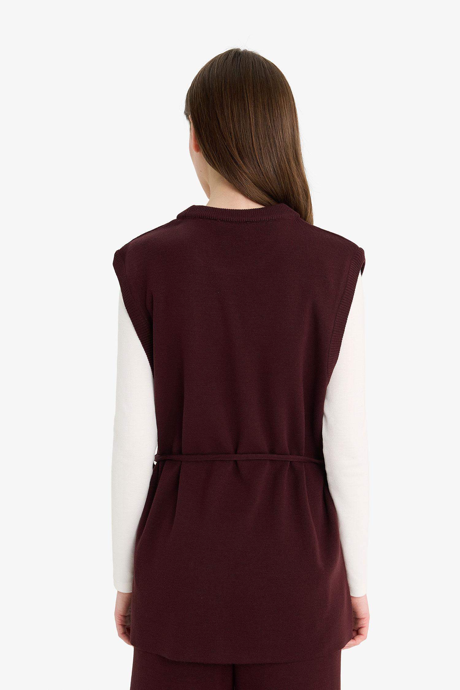 Crew Neck Belt Detail Knit Vest