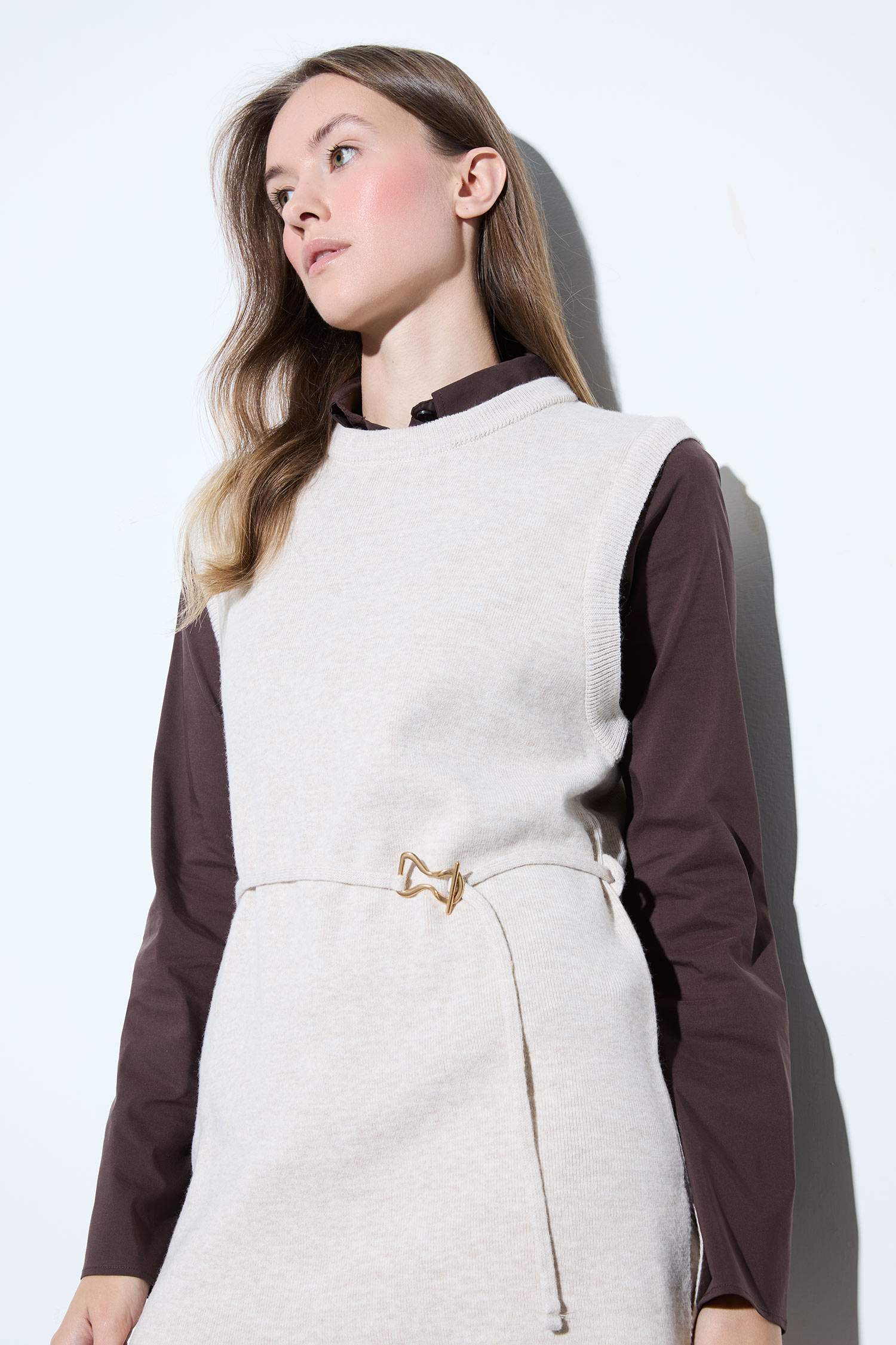 Pull sans manches en maille à col rond avec ceinture