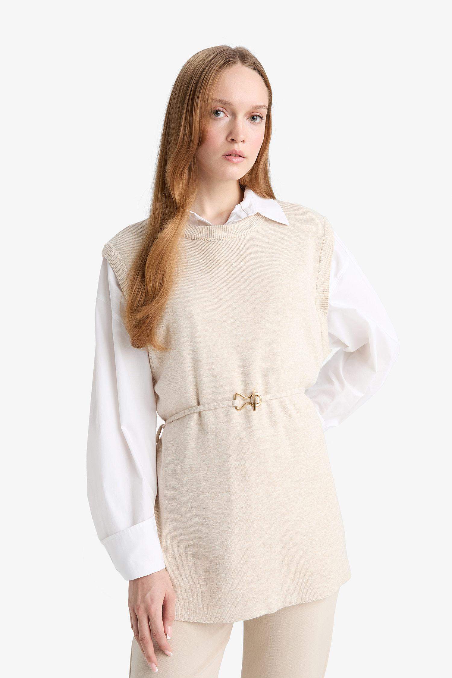 Pull sans manches en maille à col rond avec ceinture