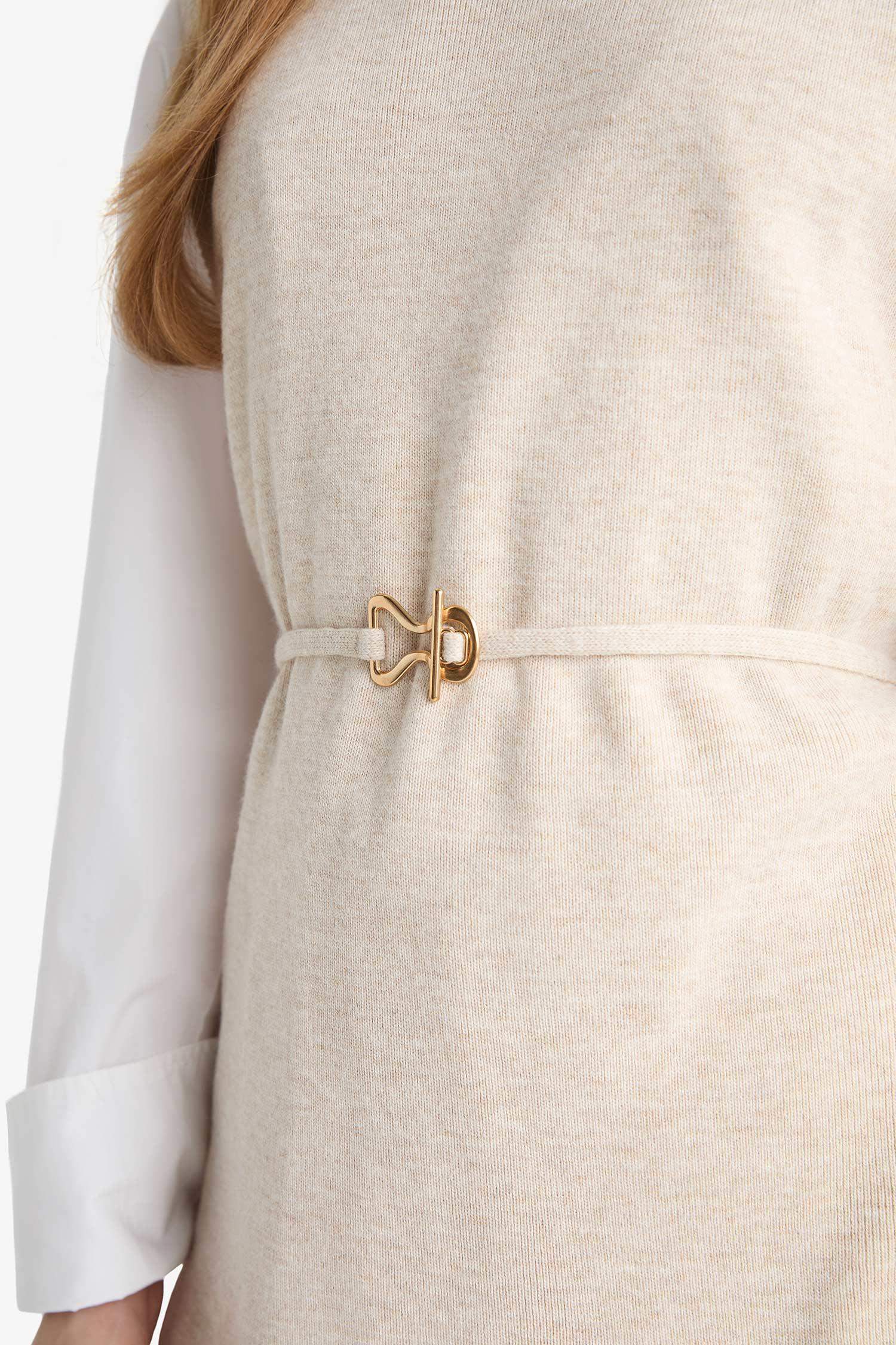 Pull sans manches en maille à col rond avec ceinture