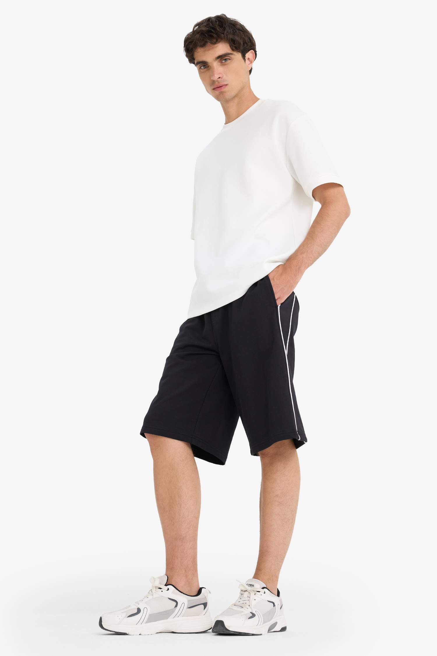 Baggy Fit Thin Sweatshirt Fabric Regular Hem Shorts