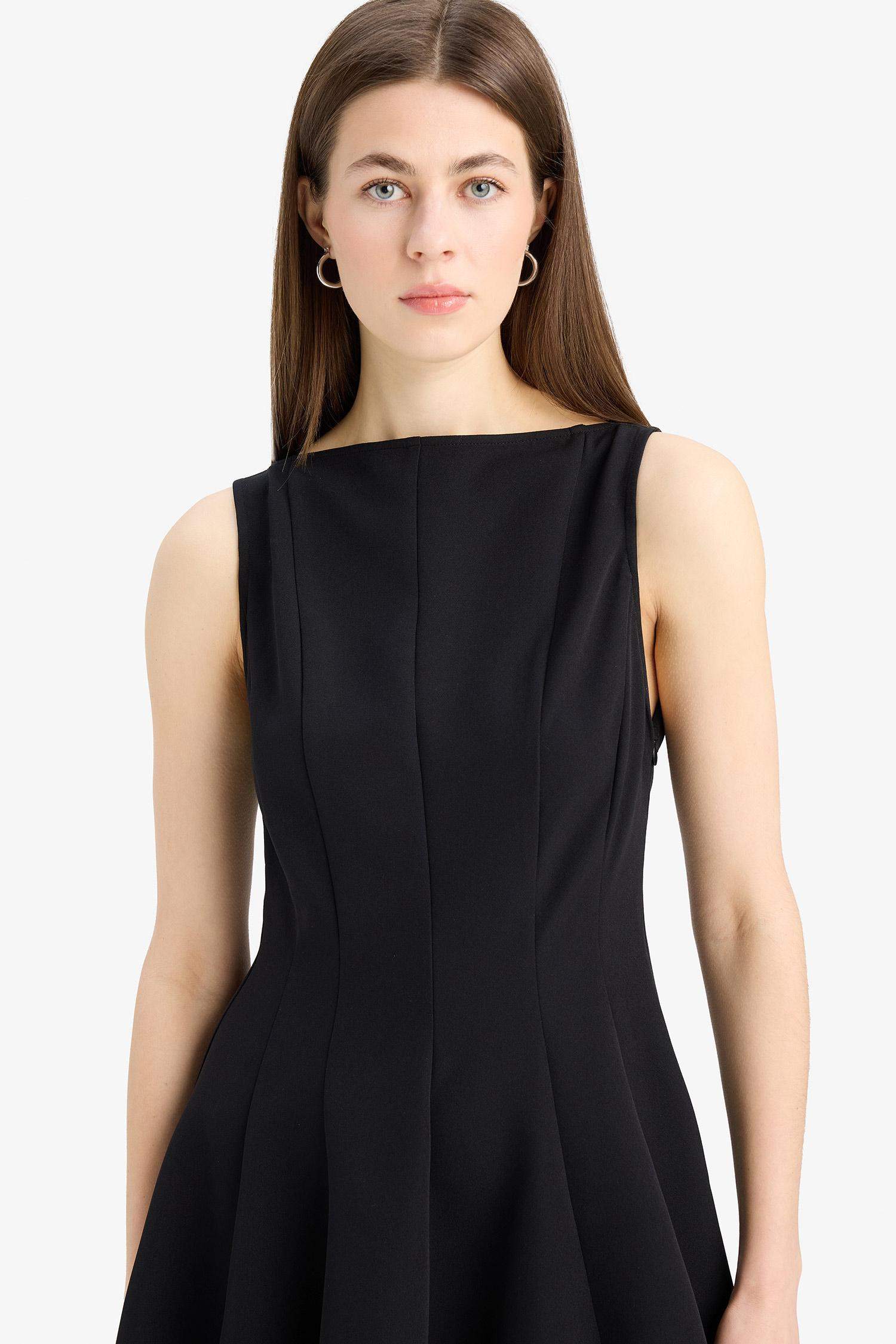 Kayık Yaka Basic Düz Kolsuz Mini Elbise