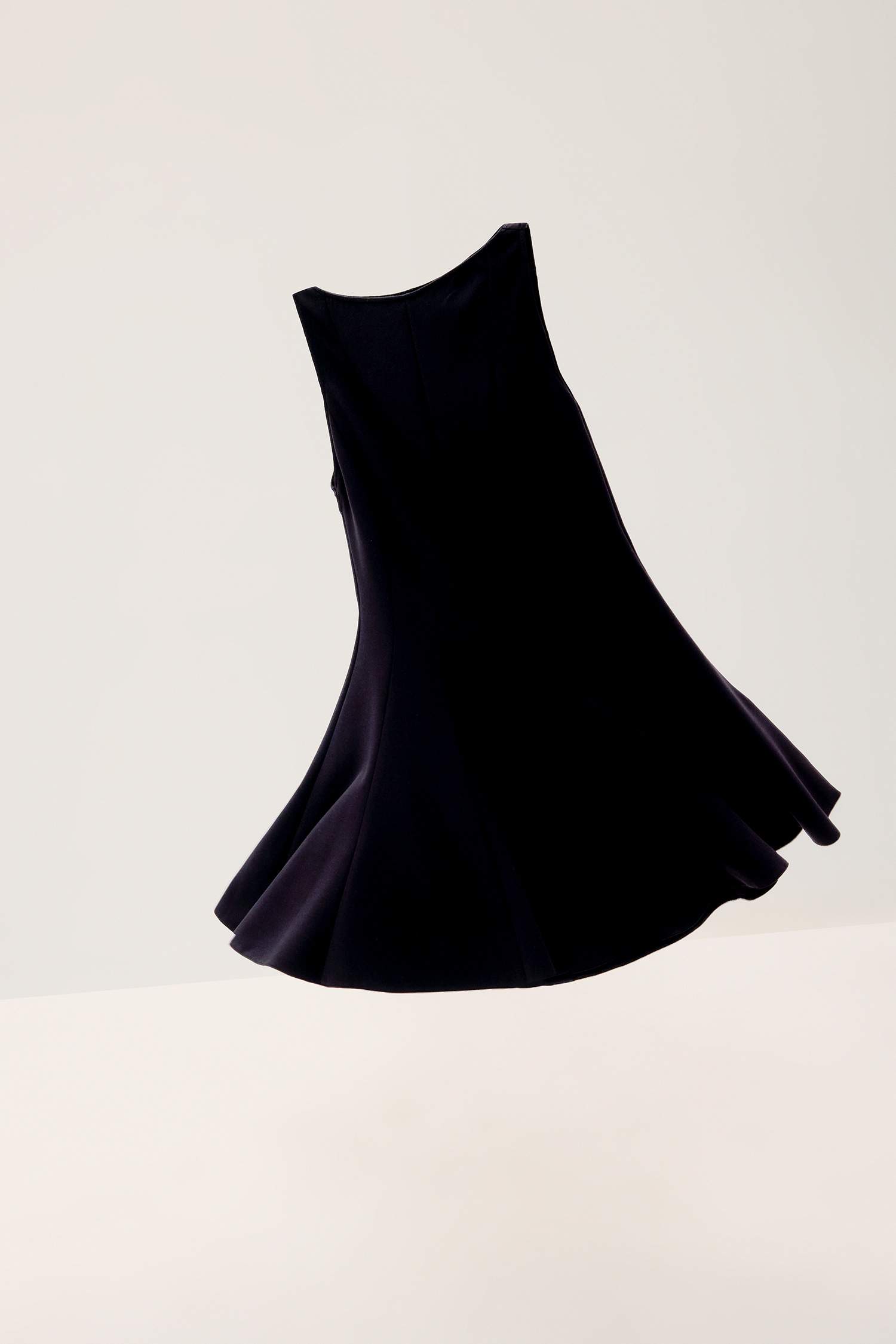 Kayık Yaka Basic Düz Kolsuz Mini Elbise