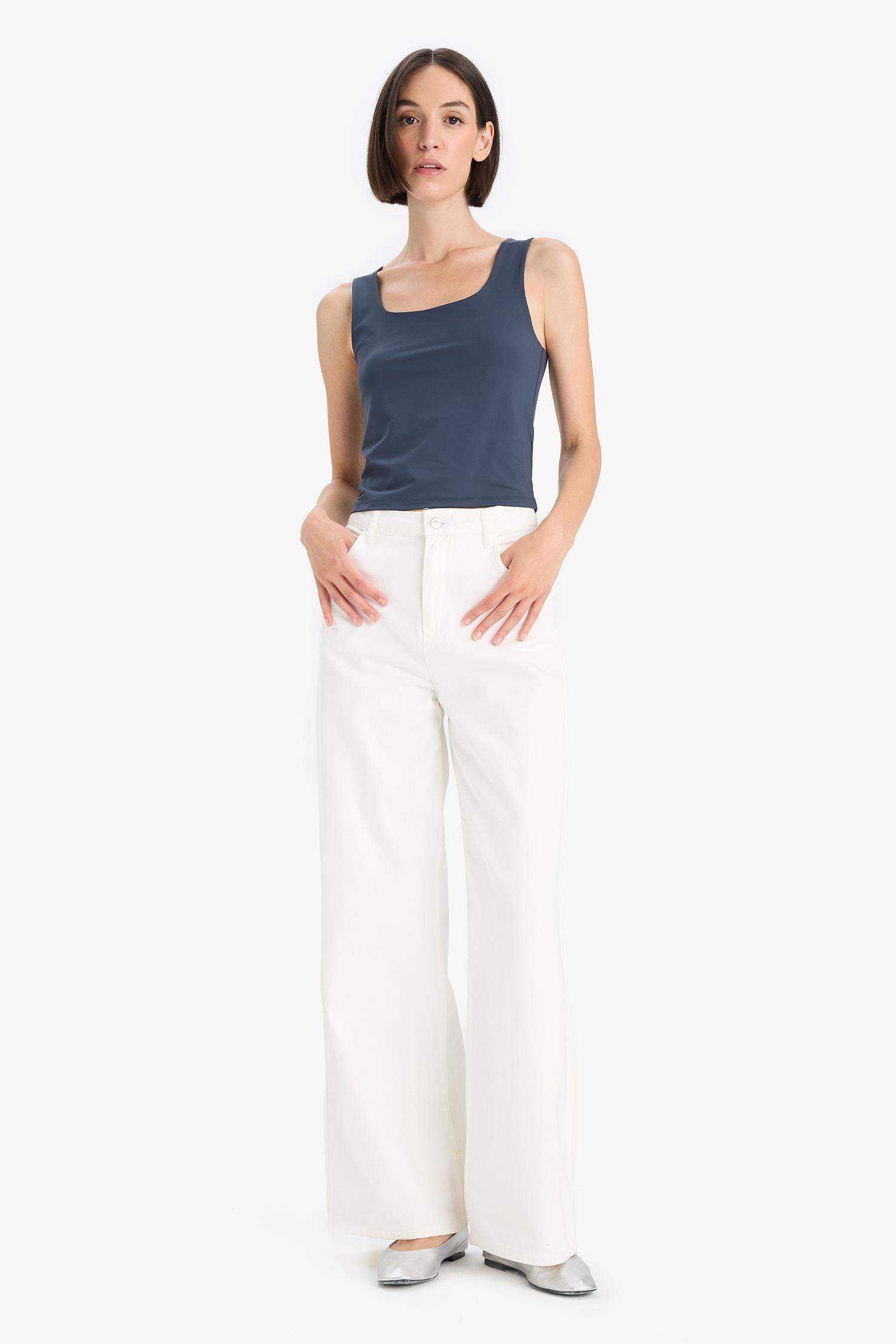 تانك توب سليم فيت بيزك سادة بياقة مربعة