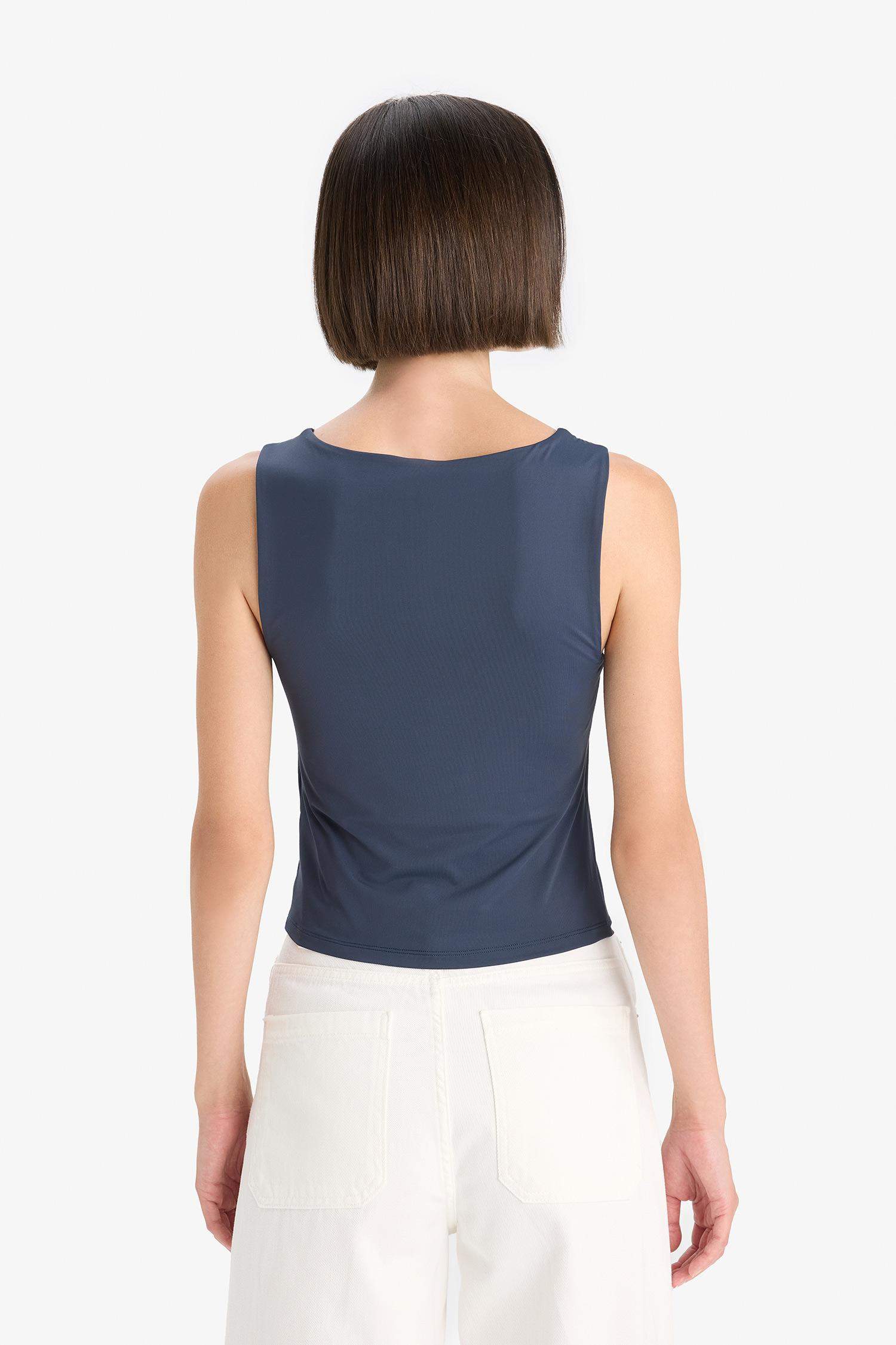 تانك توب سليم فيت بيزك سادة بياقة مربعة