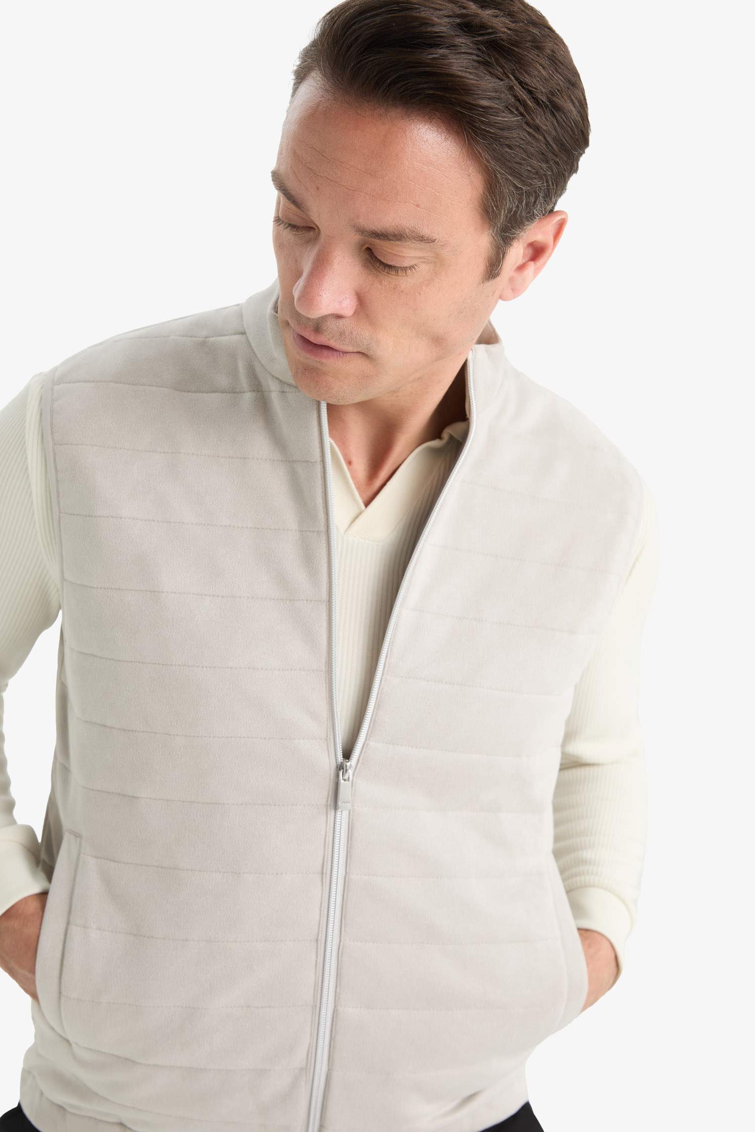 Slim Fit Dar Kesim Dik Yaka Astarlı Fermuarlı Cepli Mevsimlik Baharlık Süet Yelek