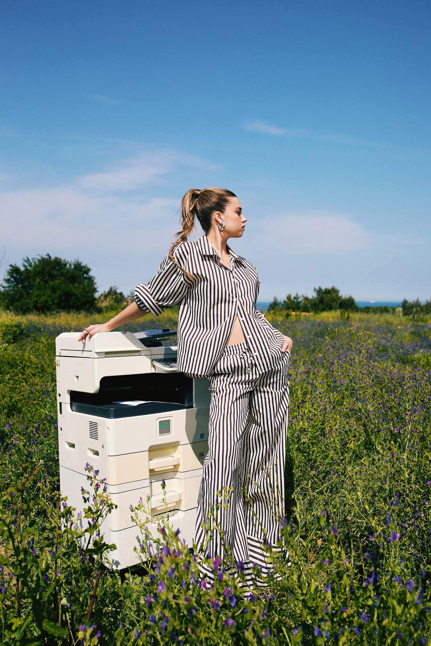 بنطرون قماش برجل واسع وايد ليج بجيب وخصر عالي