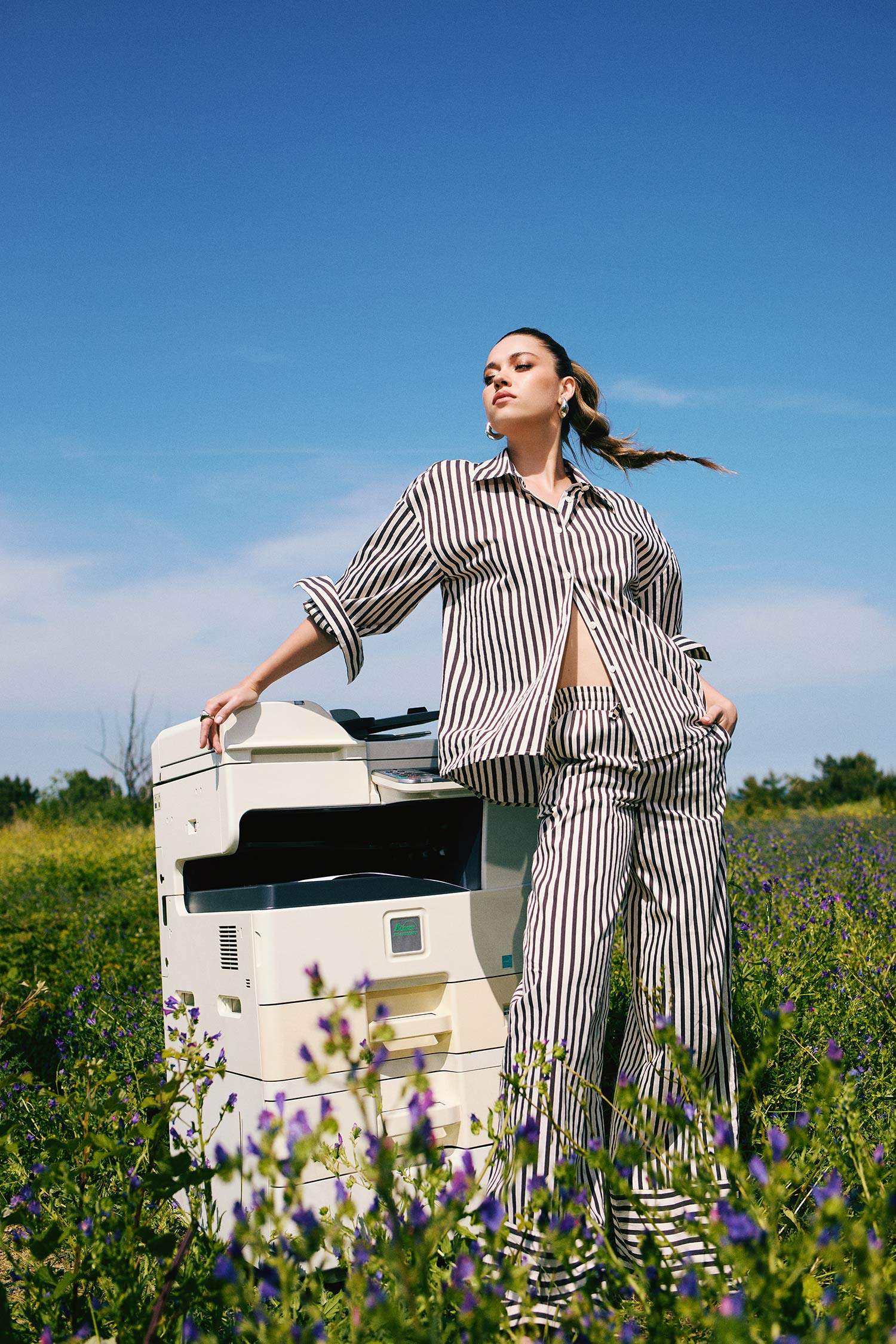 بنطرون قماش برجل واسع وايد ليج بجيب وخصر عالي