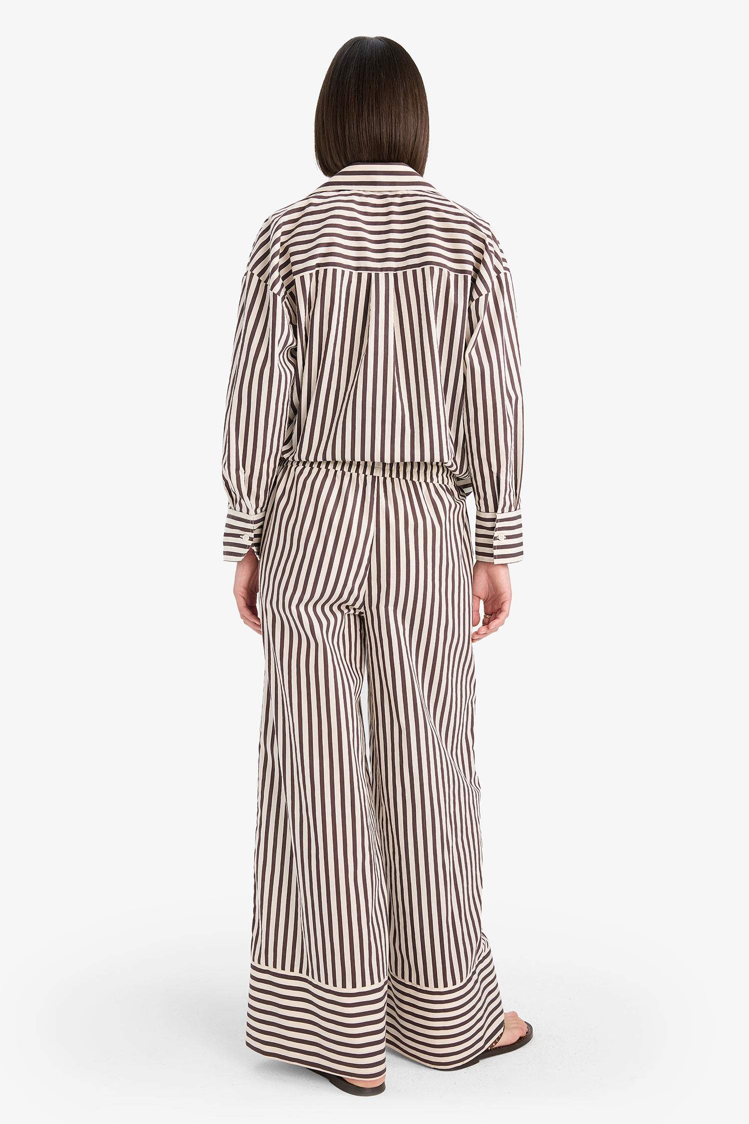 بنطرون قماش برجل واسع وايد ليج بجيب وخصر عالي