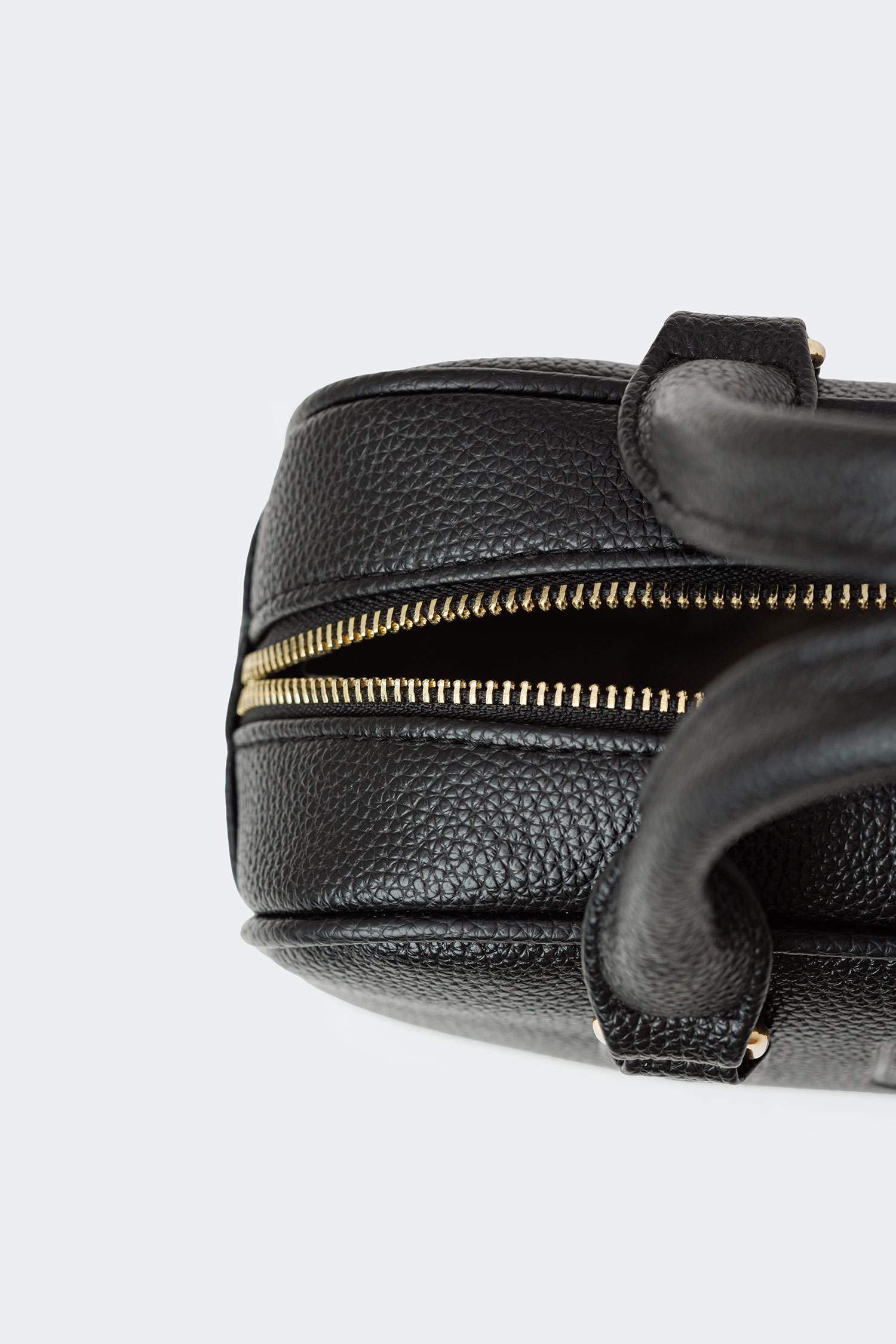 شنطة يد حريمي أسود