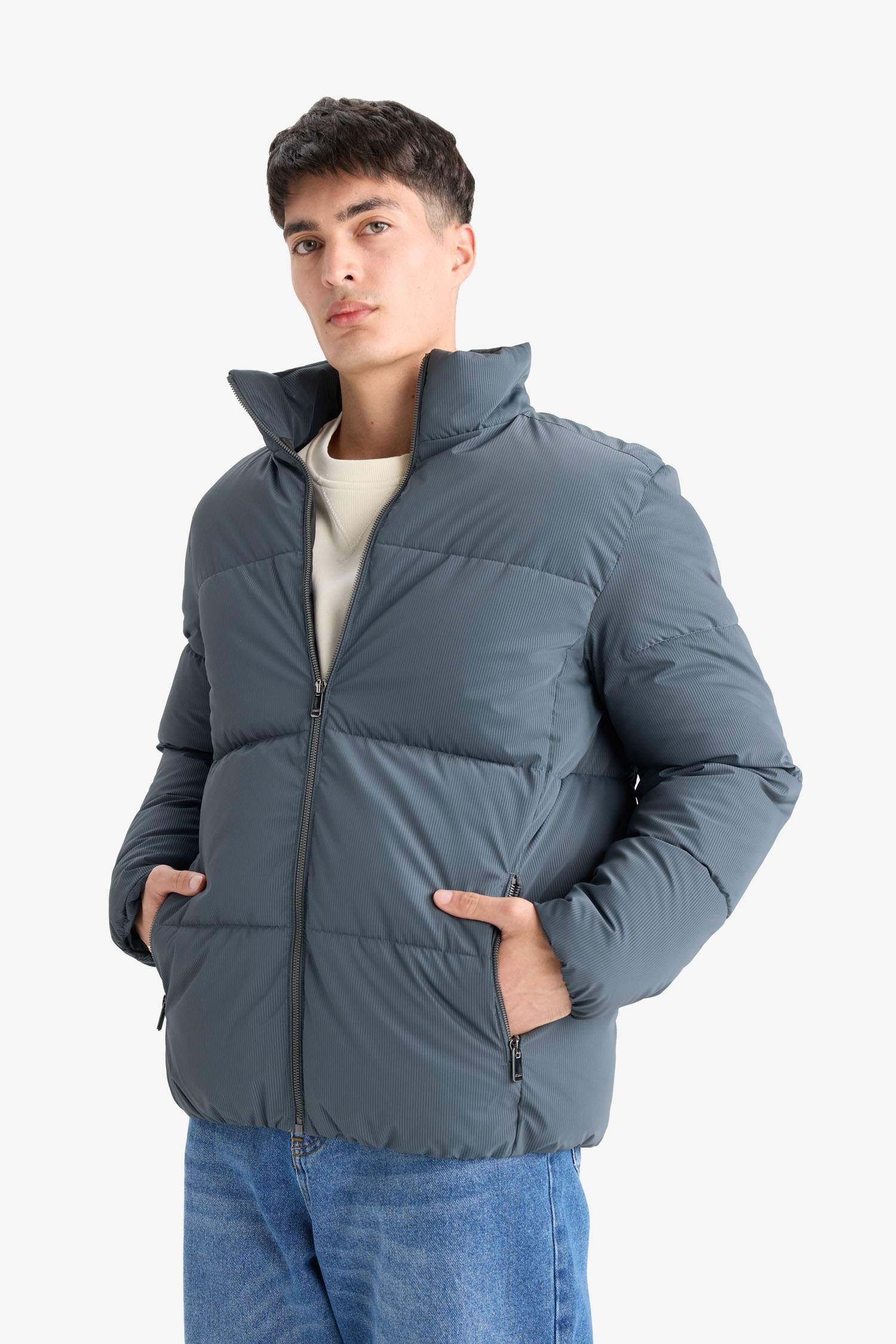 Su İtici Rüzgar Geçirmez Dik Yaka Astarlı Fermuarlı Cepli Kışlık Mont