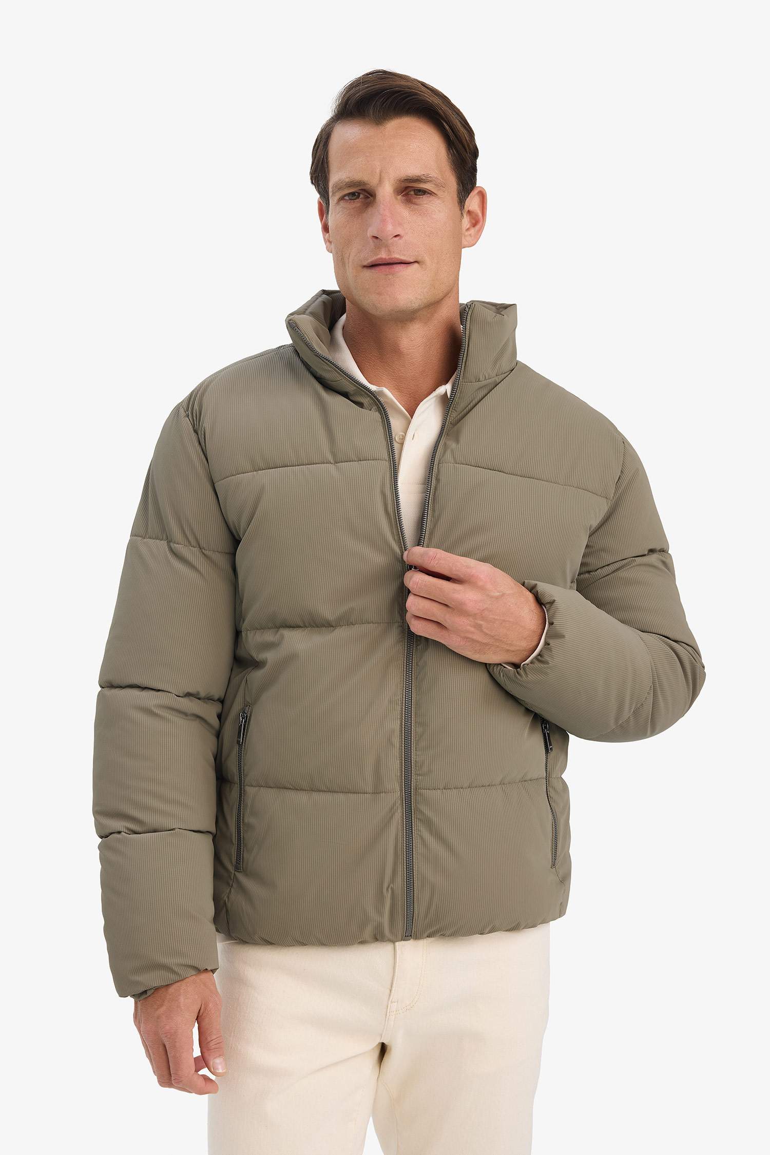 جاكيت بامب شتوي قصة عادية بياقة عالية مبطن