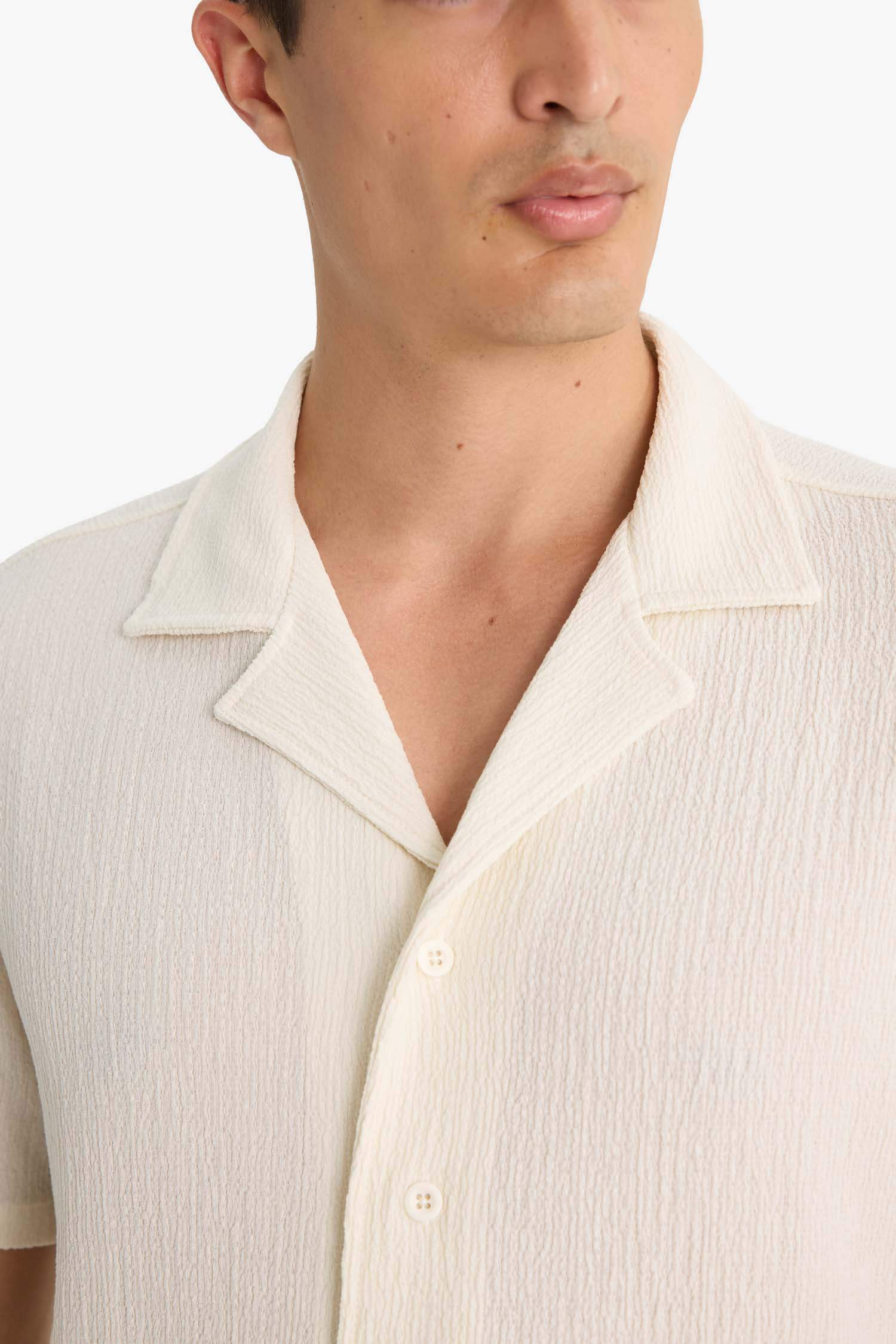 Modern Fit Polo Yaka Krinkıl Kumaş Dokulu Kısa Kollu Gömlek