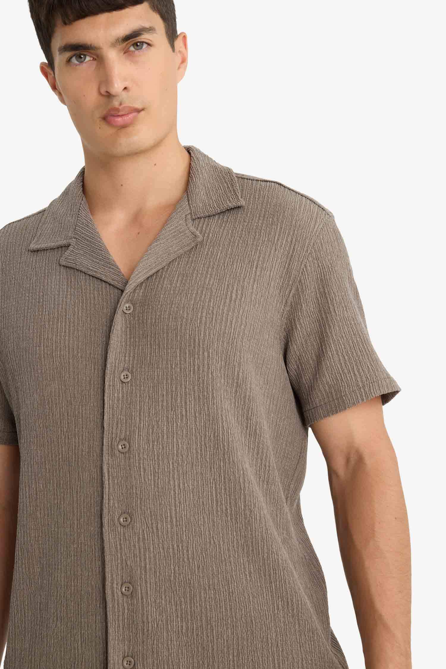 Modern Fit Polo Yaka Krinkıl Kumaş Dokulu Kısa Kollu Gömlek