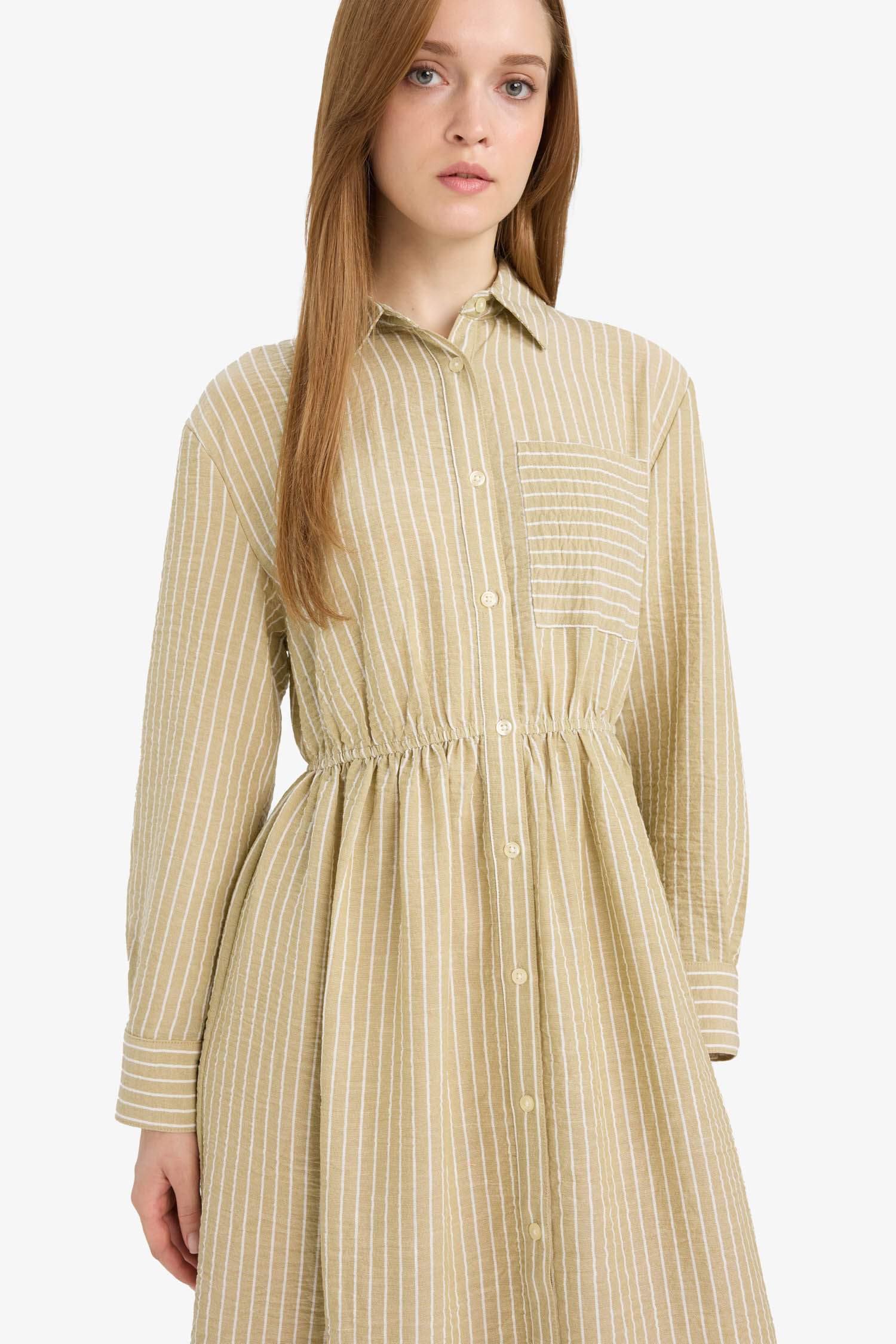 Robe à col chemise et manches longues