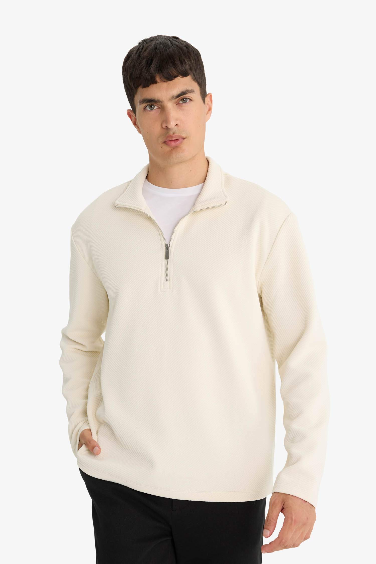 سويت شيرت قصة عادية بساق بسحاب