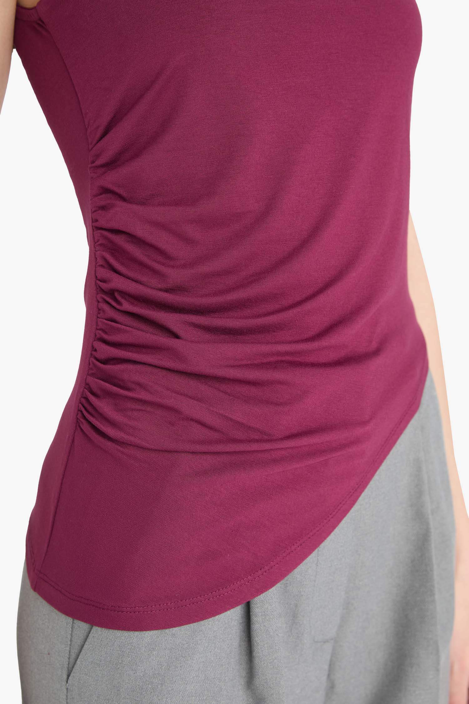 Top sans manches slim basique à col rond Coupe asymétrique