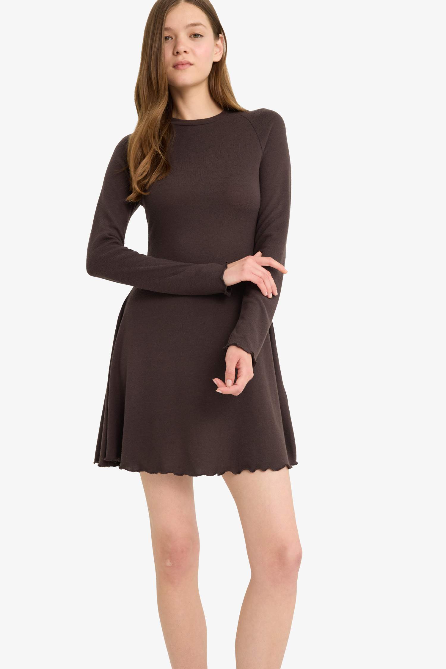 فستان قصير كم طويل برقبة مستديرة