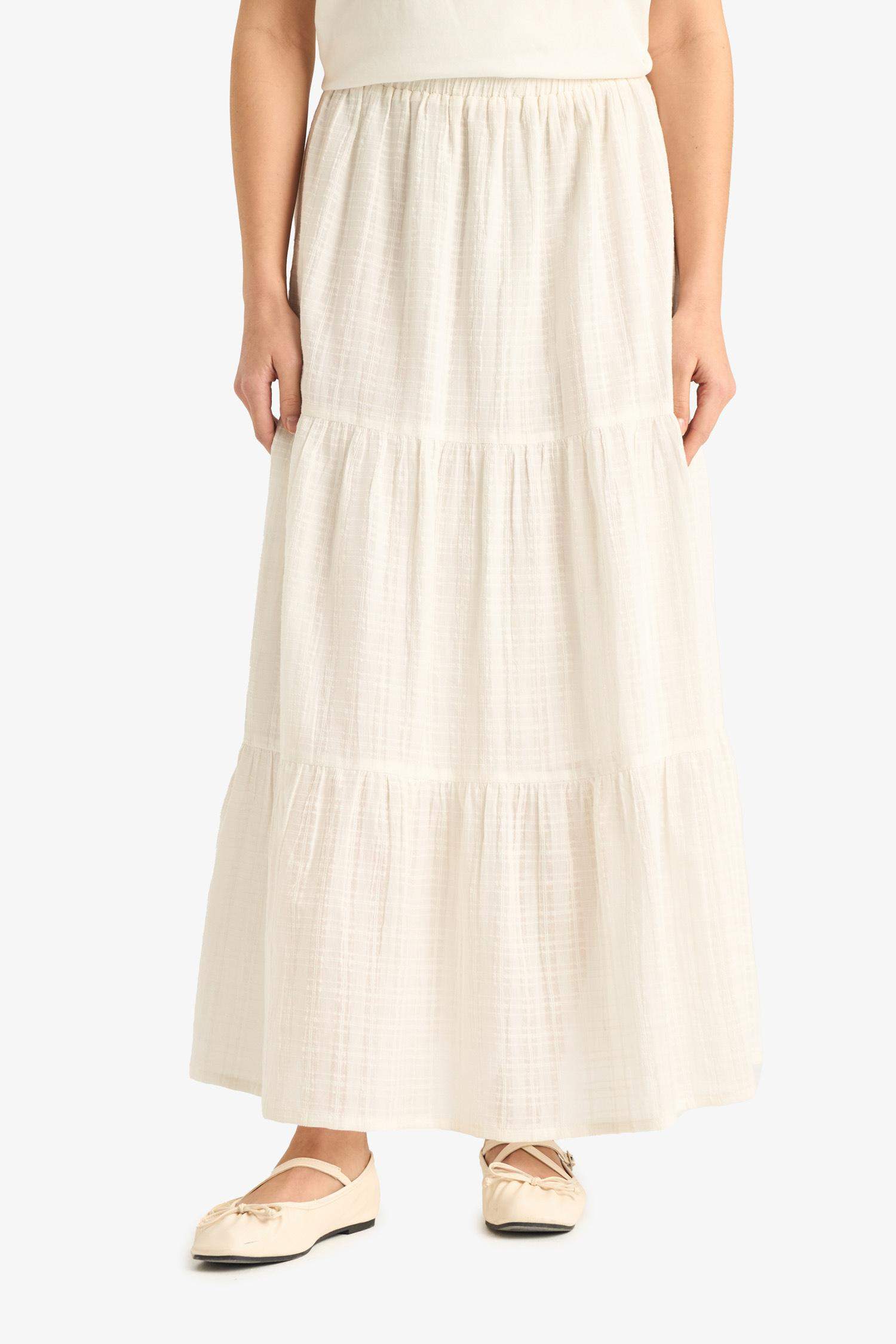 تنورة طويلة بخصر عادي مبطن بالقطن