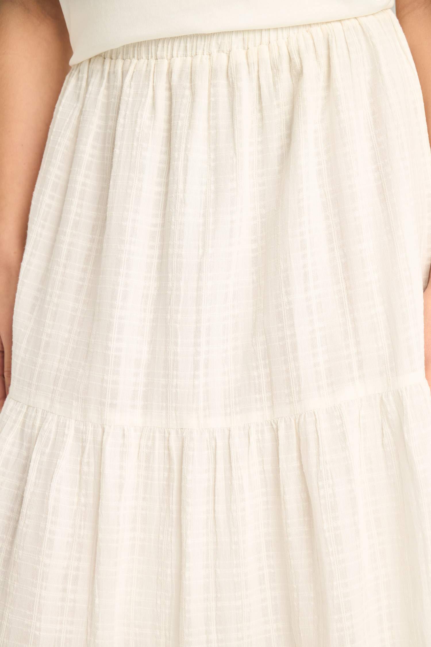 تنورة طويلة بخصر عادي مبطن بالقطن