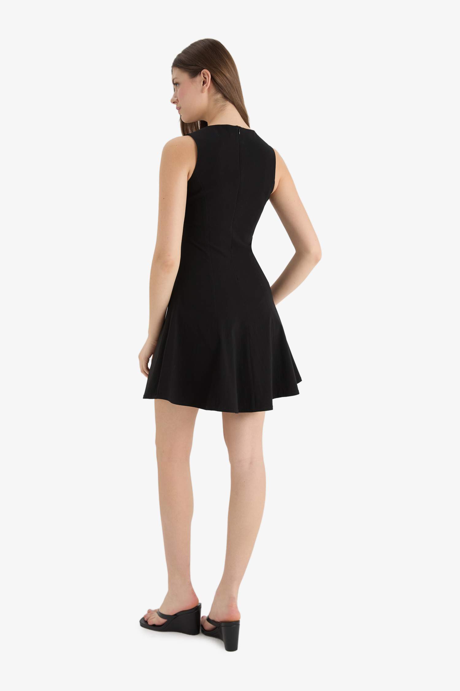 فستان قصير نص ردن بنغالين بياخة مستديرة