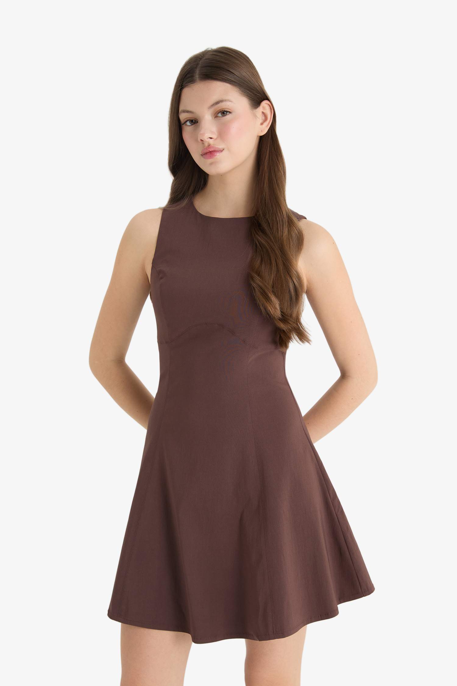 Мини-платье с круглым вырезом и короткими рукавами из бенгалина